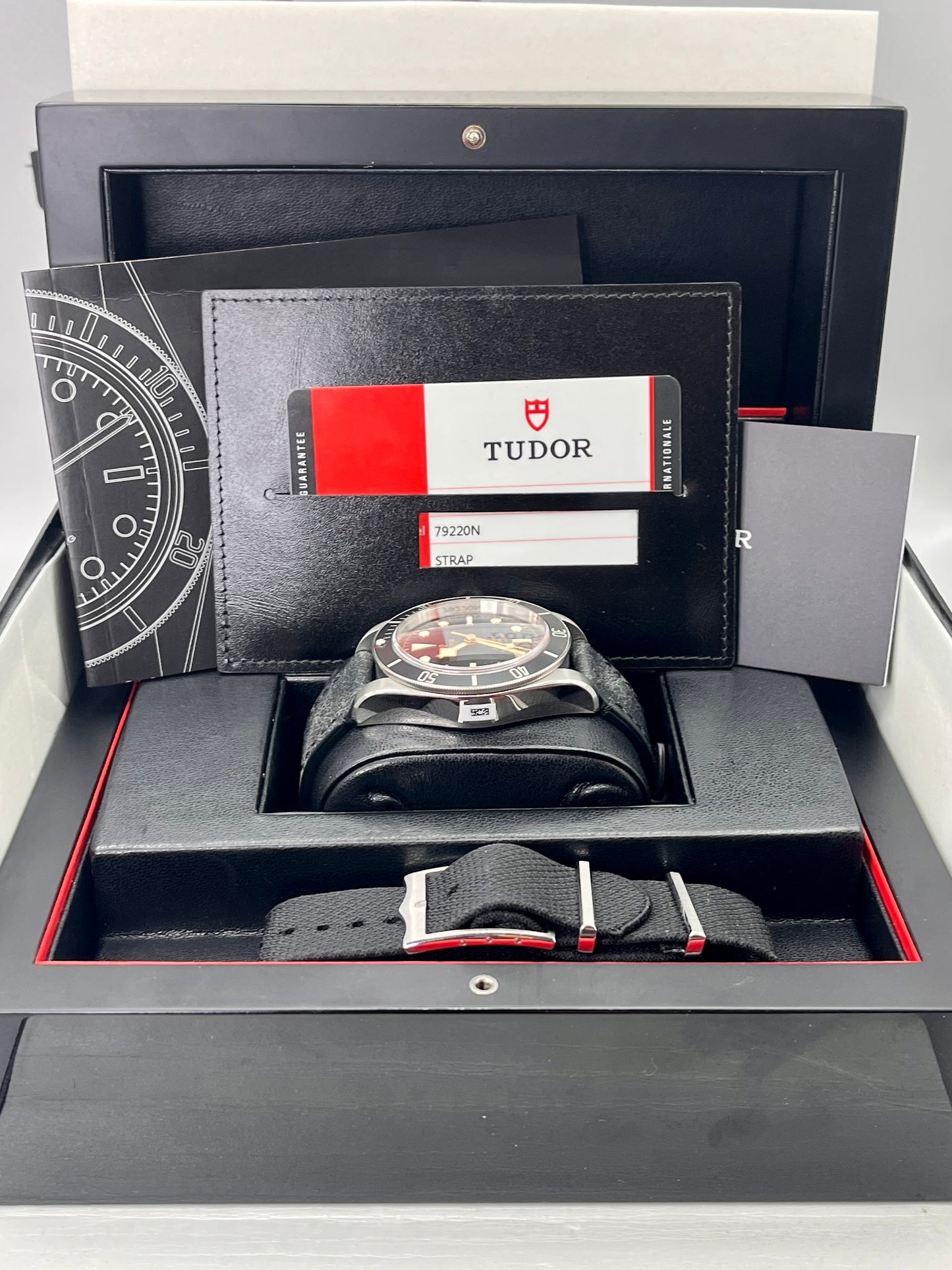 2016 TUDOR **UNWORN** NOS Black Bay 'Smiley' - 79220N - 41mm - Full Set - Rare!