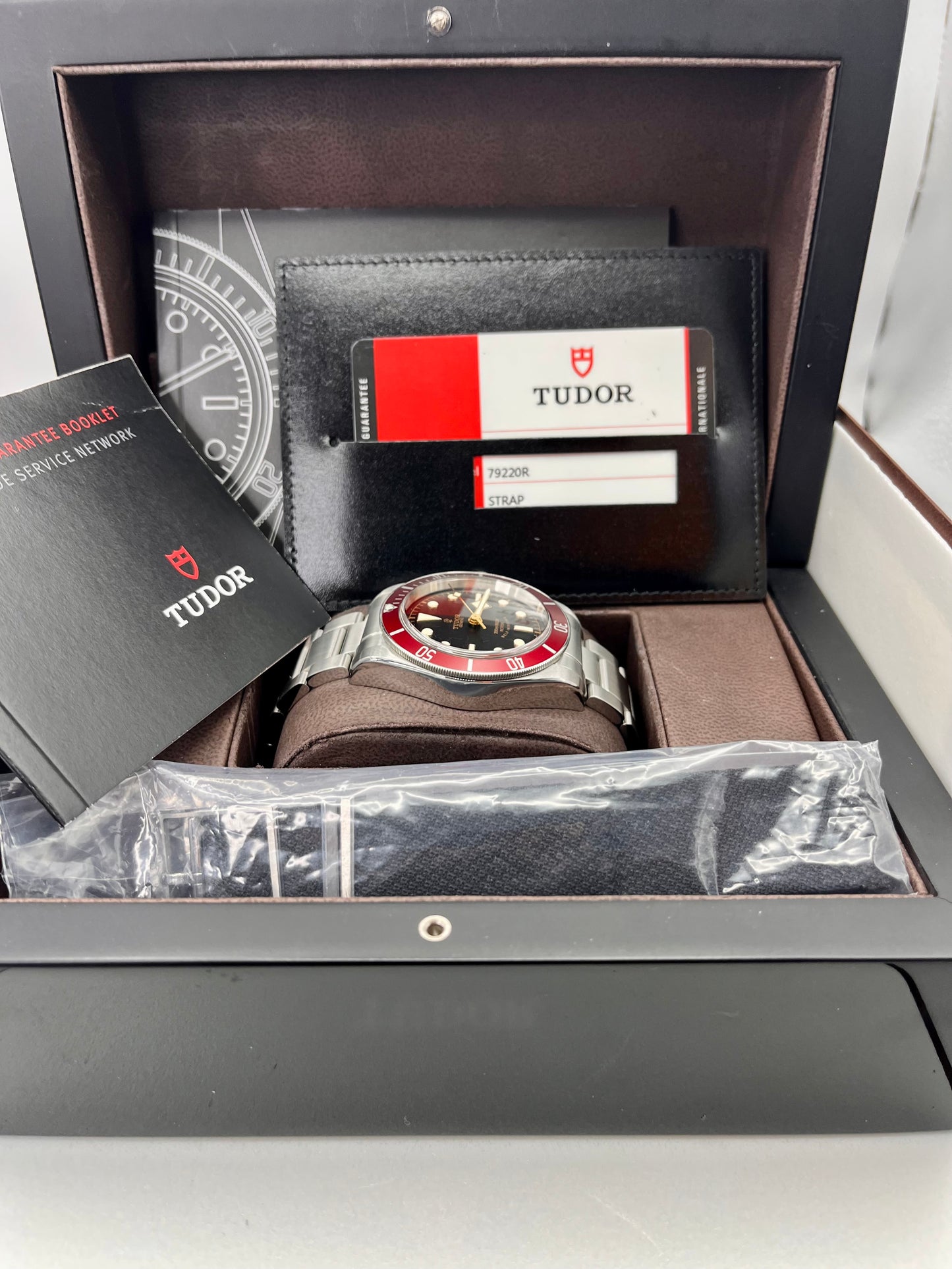 TUDOR Black Bay 79220R 'Smiley ' - 41mm - Full Set - Exceptional 'UNWORN'