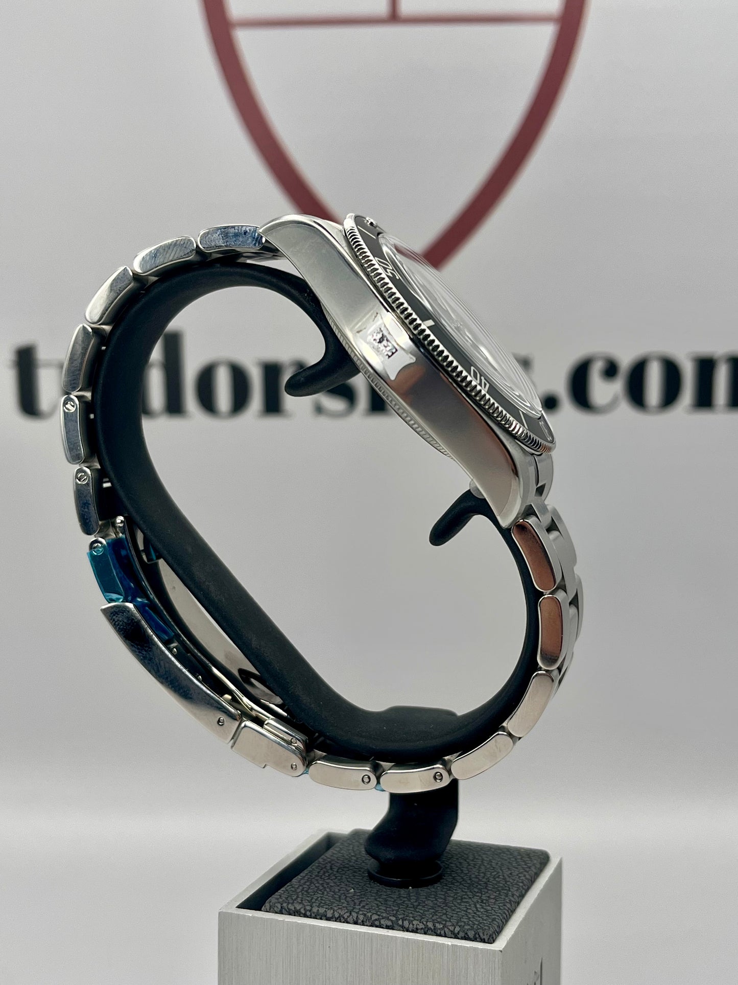 2025 **BRAND NEW** TUDOR Black Bay 68 - 43mm - M7943A1A0NU