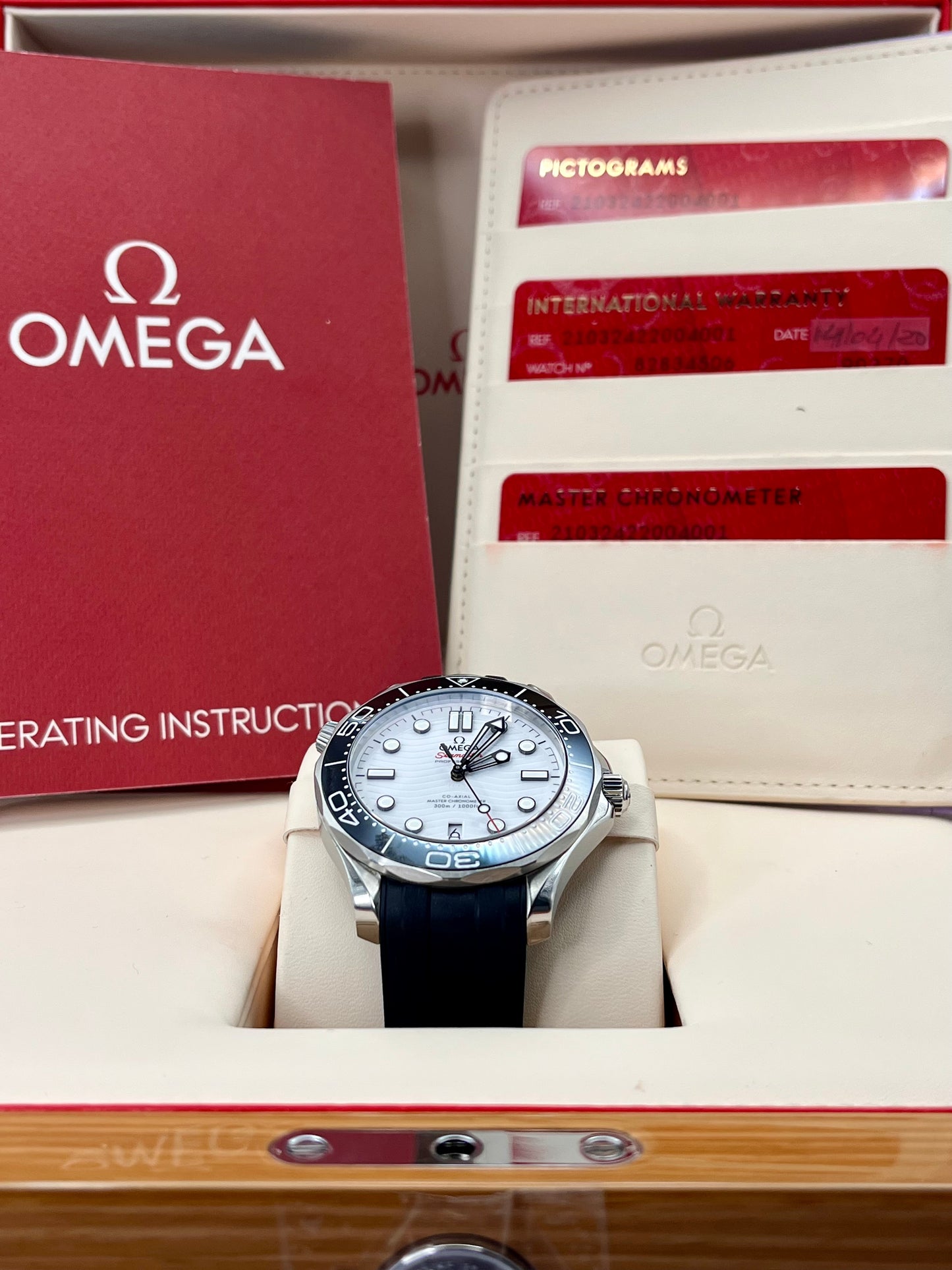 OMEGA Seamaster Diver 300M - 42mm - 210.32.42.20.04.001 - MINT