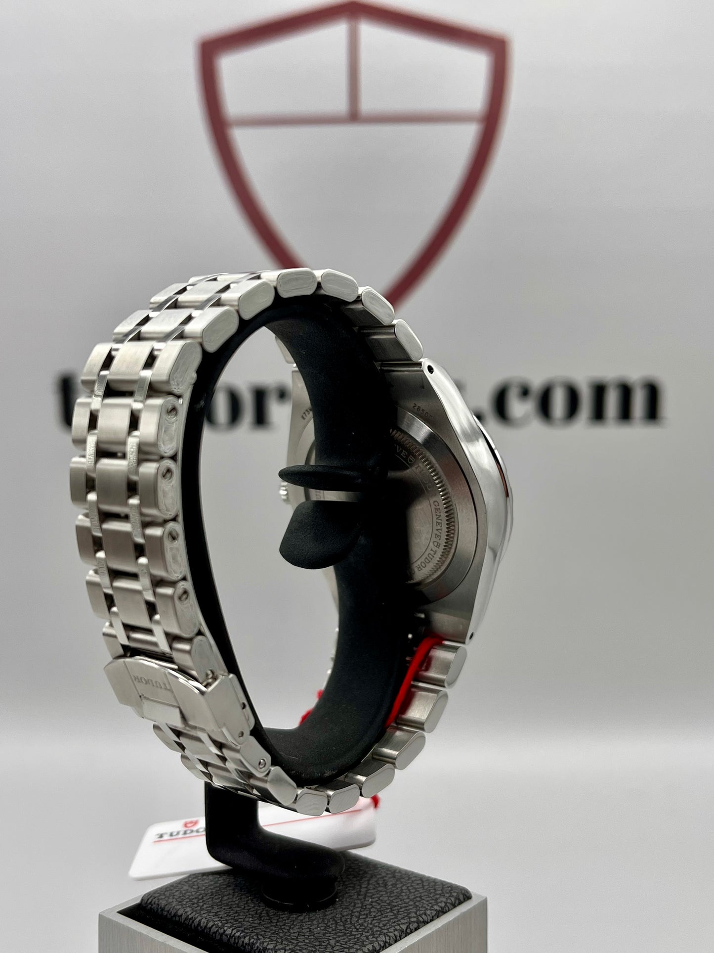 2023 TUDOR Royal Salmon Dial - Ref 28500 - 38mm - Tudor Warranty to Nov 2028