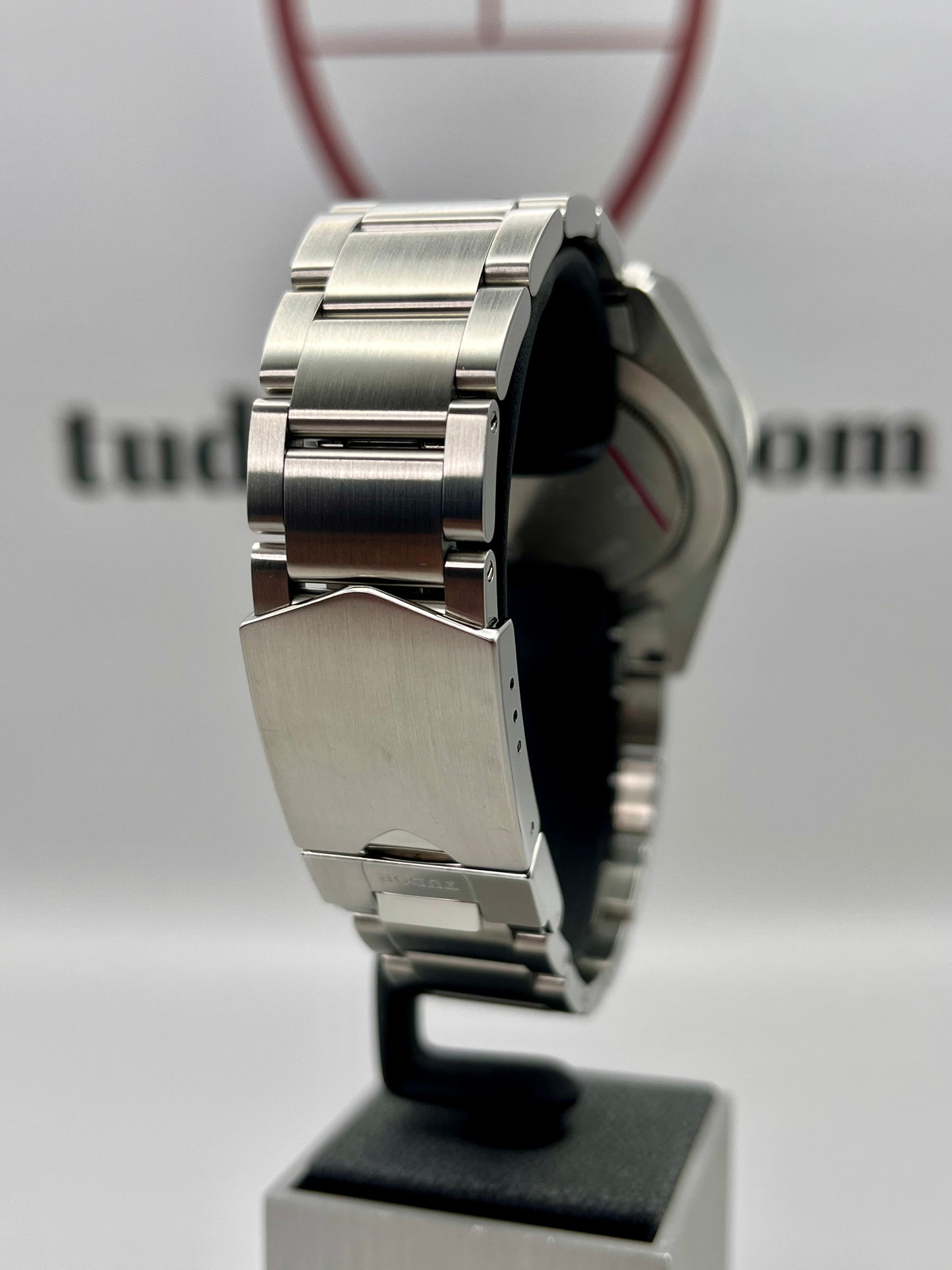 TUDOR Black Bay 79220R 'Smiley ' - 41mm - Full Set - Exceptional 'UNWORN'