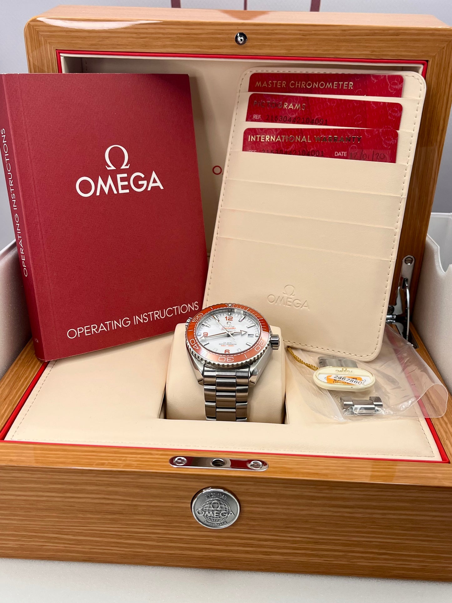 OMEGA SeaMaster Planet Ocean - 215.30.44.21.04.001 - 43.5 mm