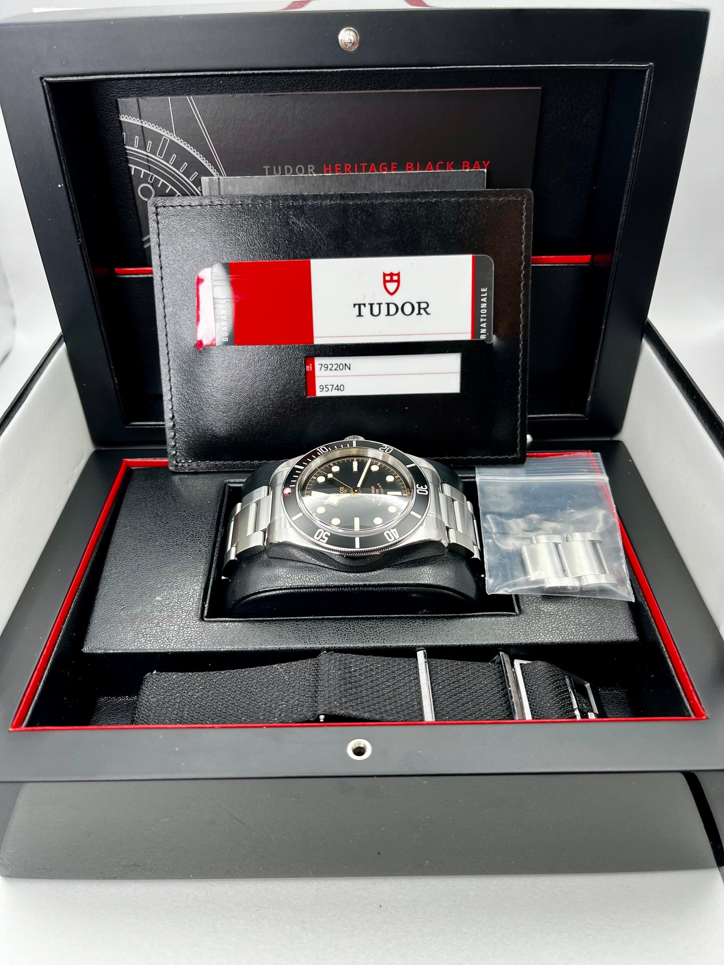 TUDOR Black Bay 79220N - 41mm - 'Smiley' - Full Set