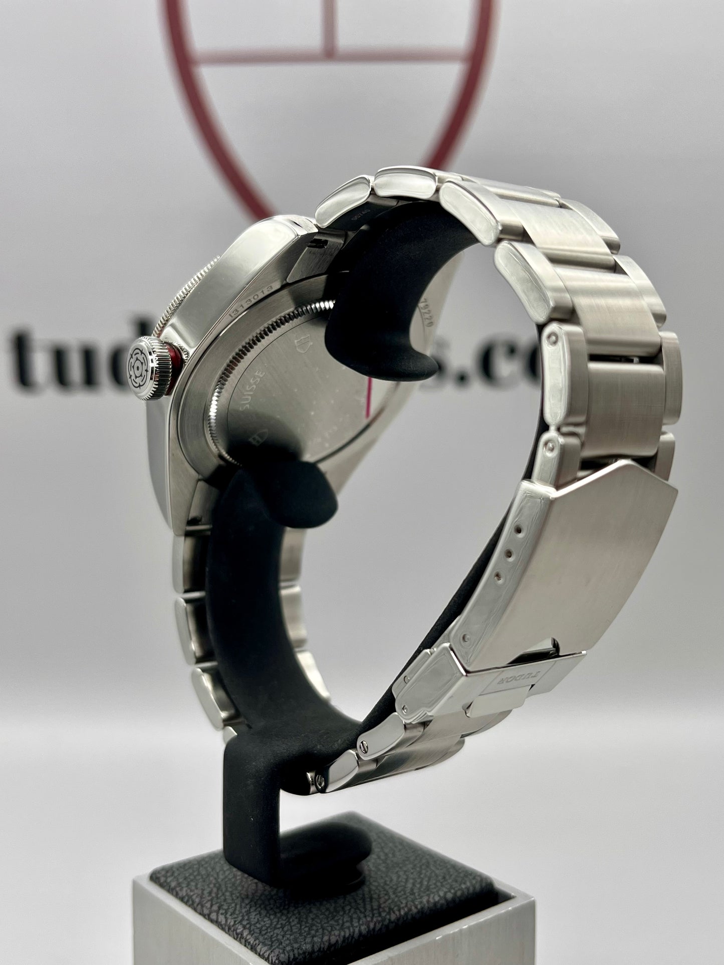 TUDOR Black Bay 79220R 'Smiley ' - 41mm - Full Set - Exceptional 'UNWORN'