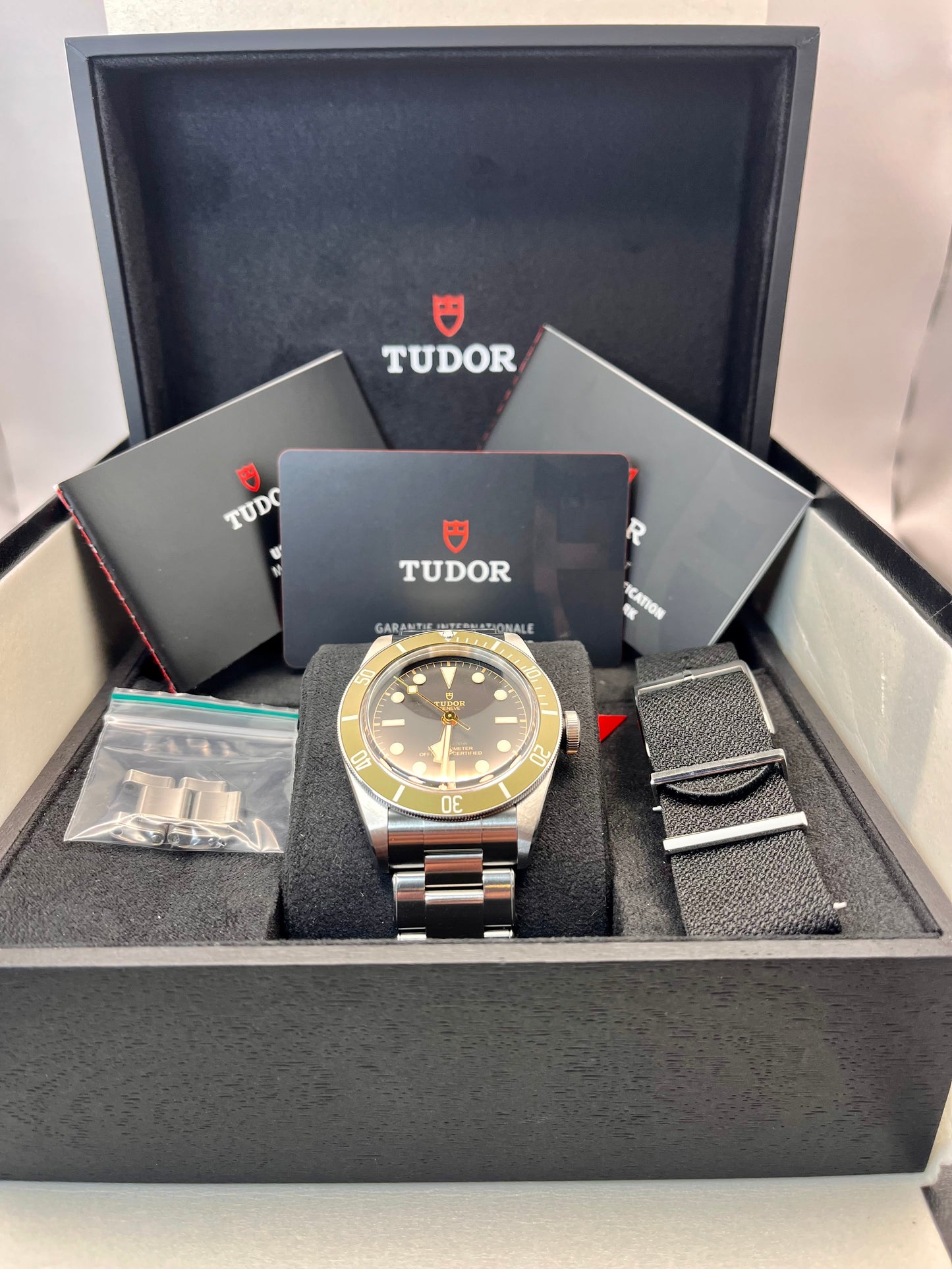 2022 TUDOR Black Bay 79230G 'Harrods' Edition - 41mm - Full Set