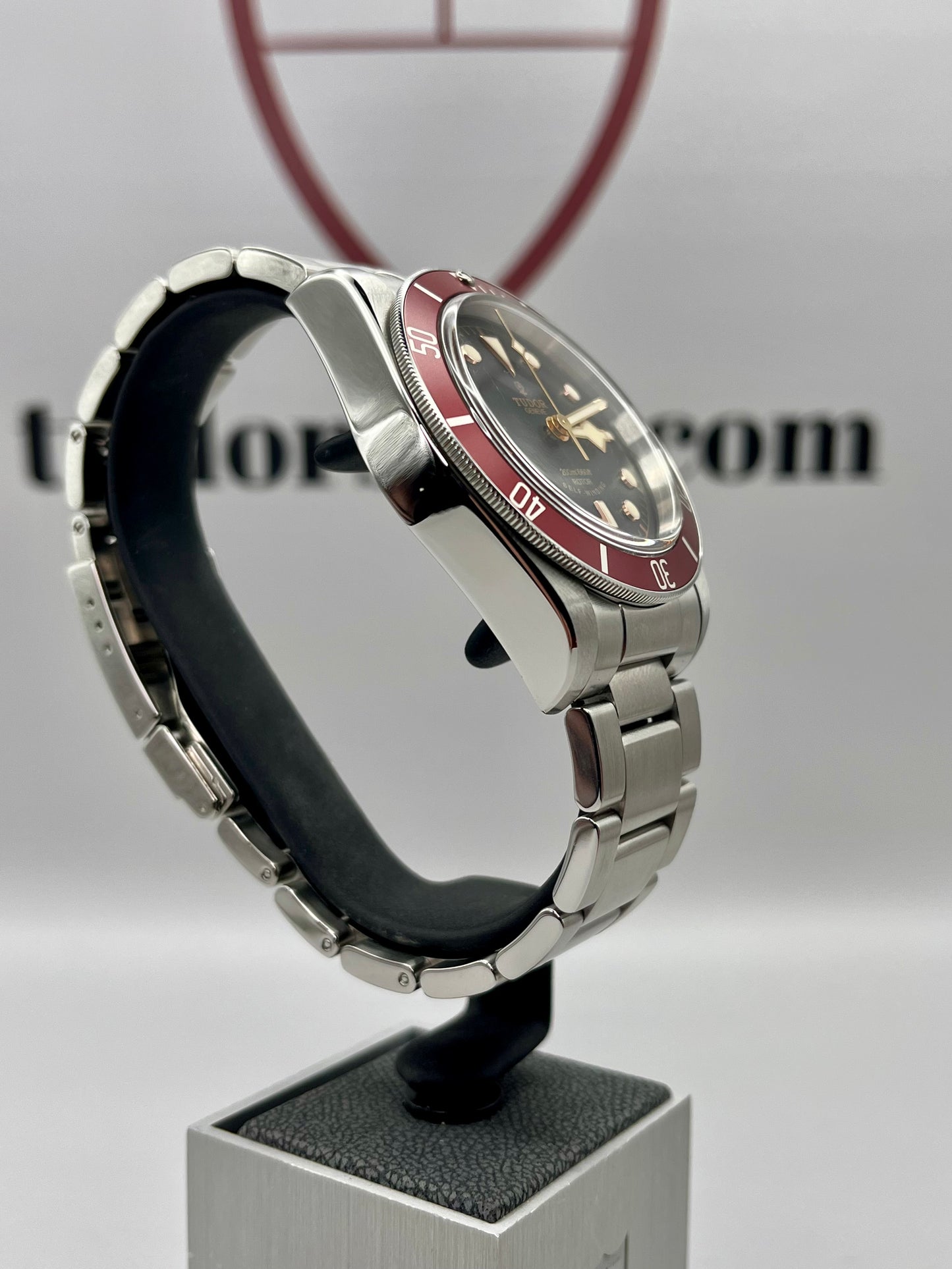 TUDOR Black Bay 79220R 'Smiley ' - 41mm - Full Set - Exceptional 'UNWORN'