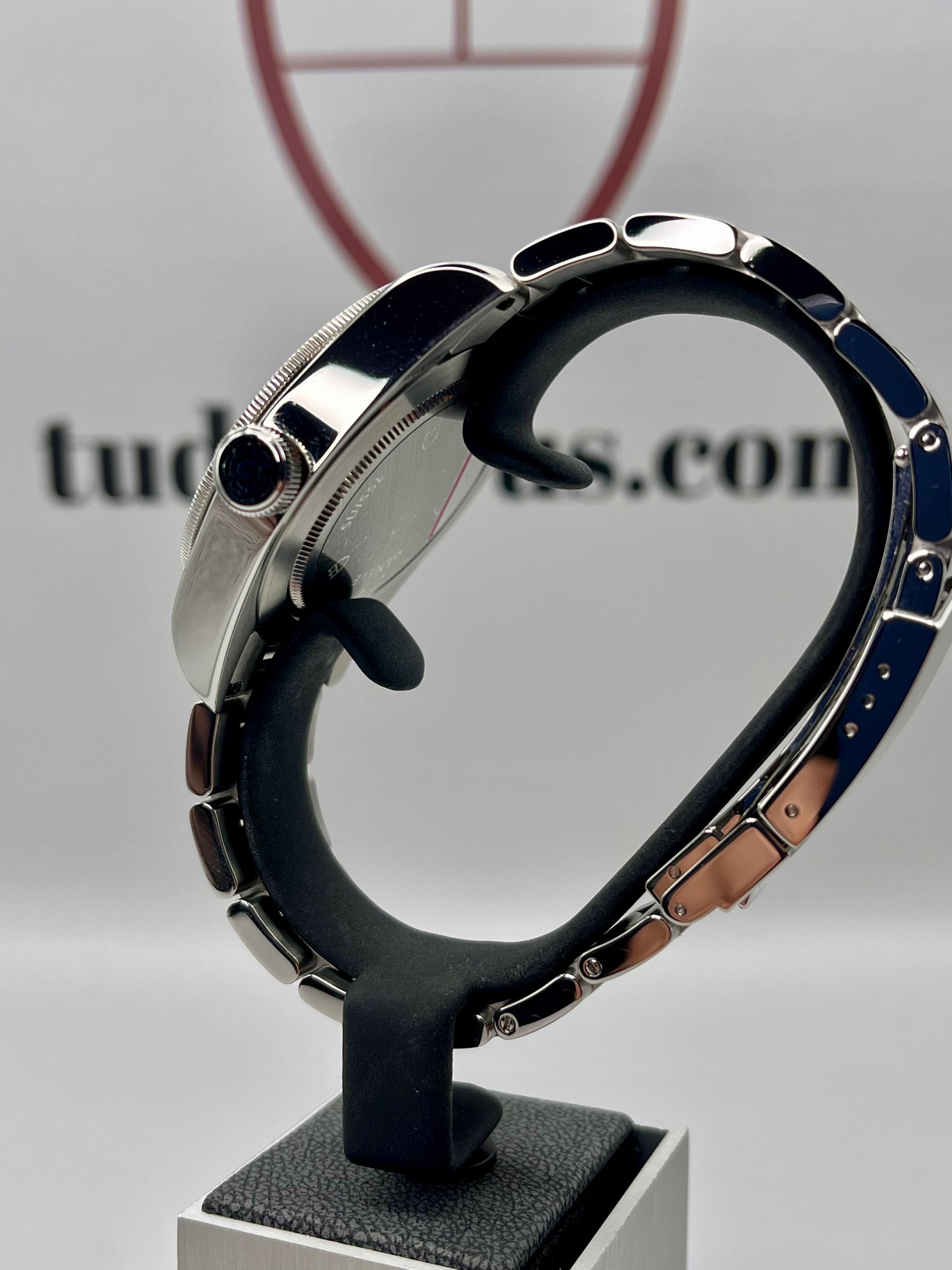 TUDOR Black Bay 79220R 'Smiley ' - 41mm - Full Set - Exceptional 'UNWORN'