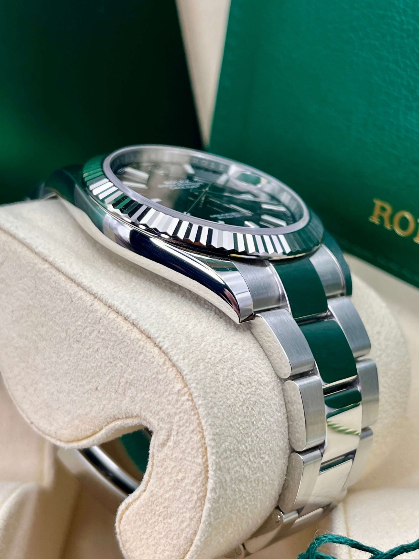 Dec 2022 ROLEX DateJust 41 - 126334 - 41mm - Full Set - Warranty to Dec 2027
