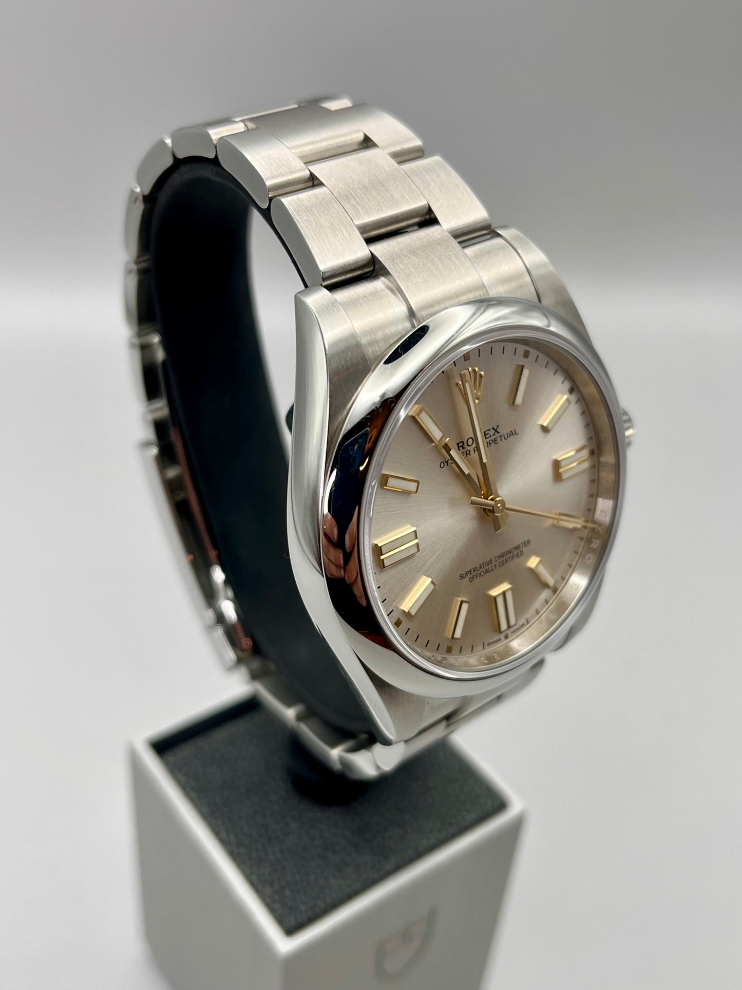 2024 ROLEX Oyster Perpetual 41mm - 124300 - Full Set - Warranty to March 2029