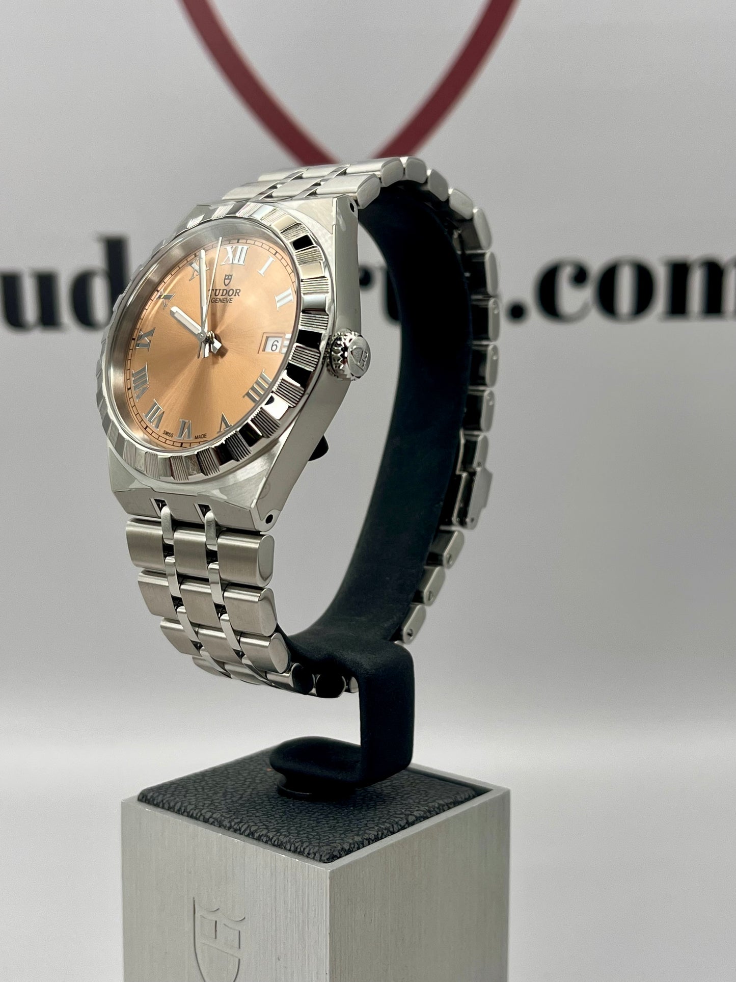 2025 *UNWORN* TUDOR Royal 28500 - 38mm - Salmon - Full Set