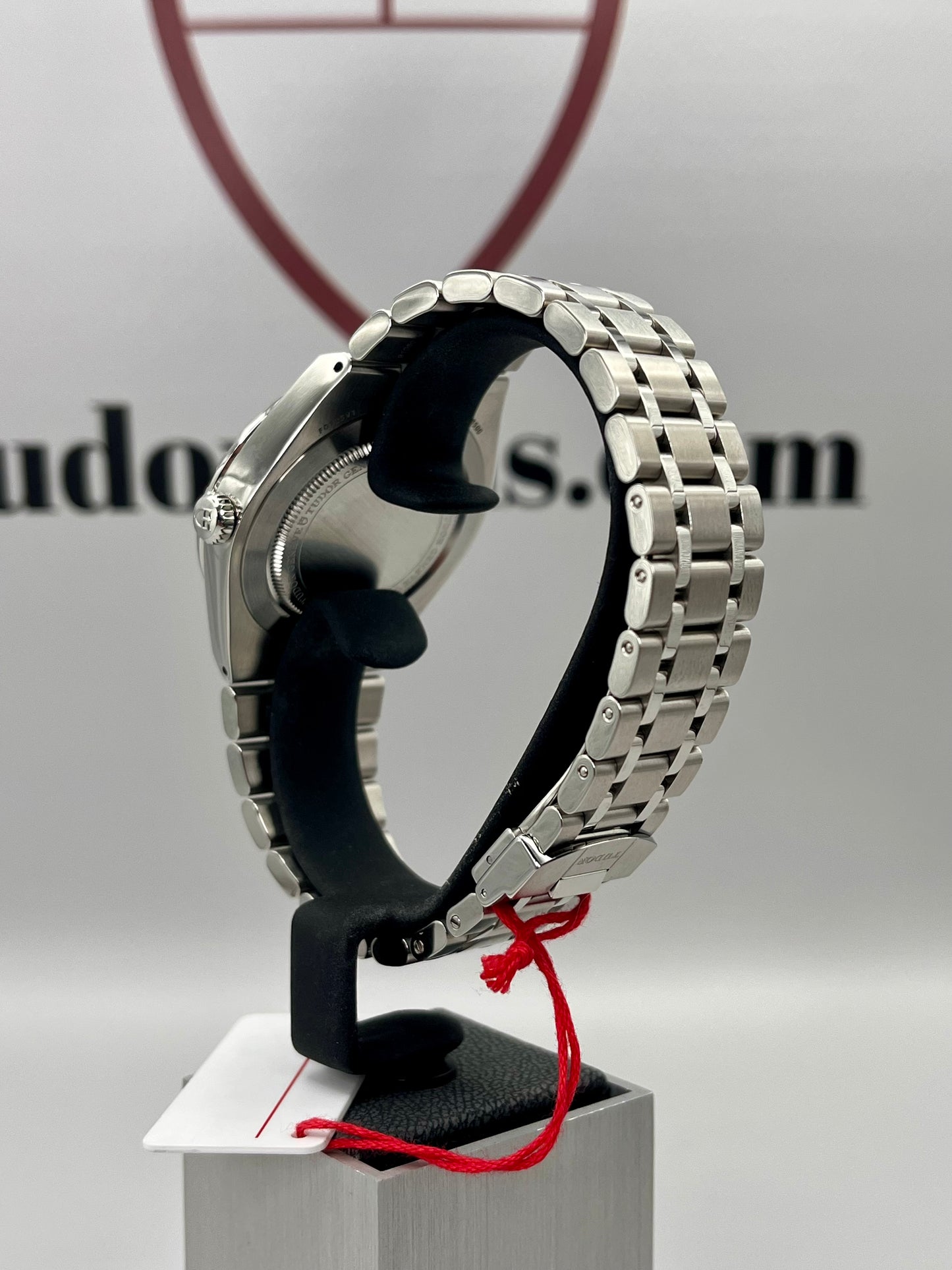 5 days old - 10% off RRP - 28500 - 38mm - Full Set - Warranty to Mar 2030