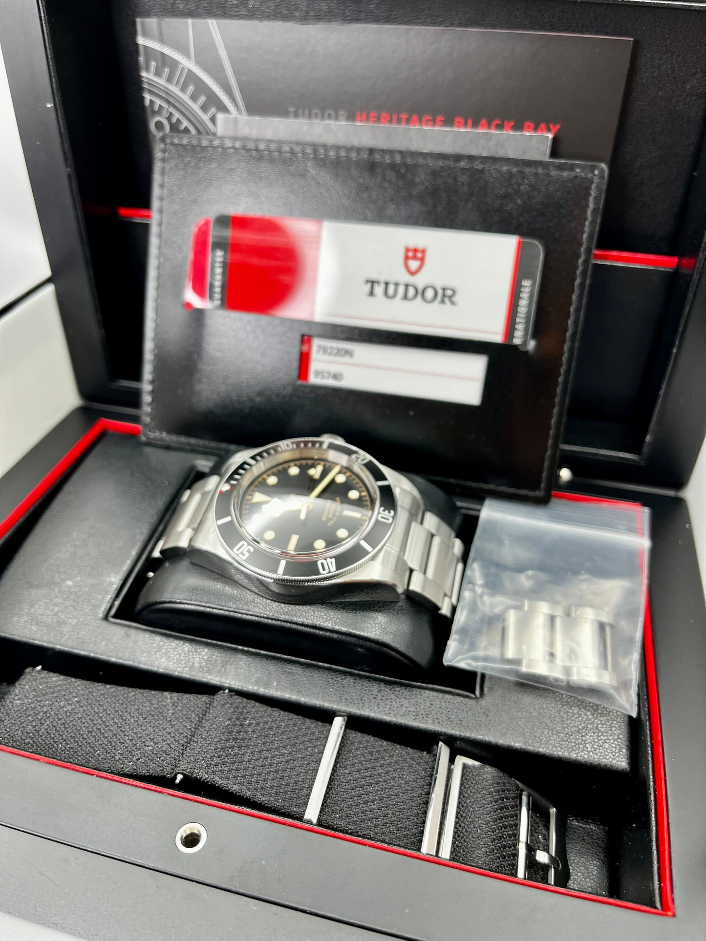 TUDOR Black Bay 79220N - 41mm - 'Smiley' - Full Set