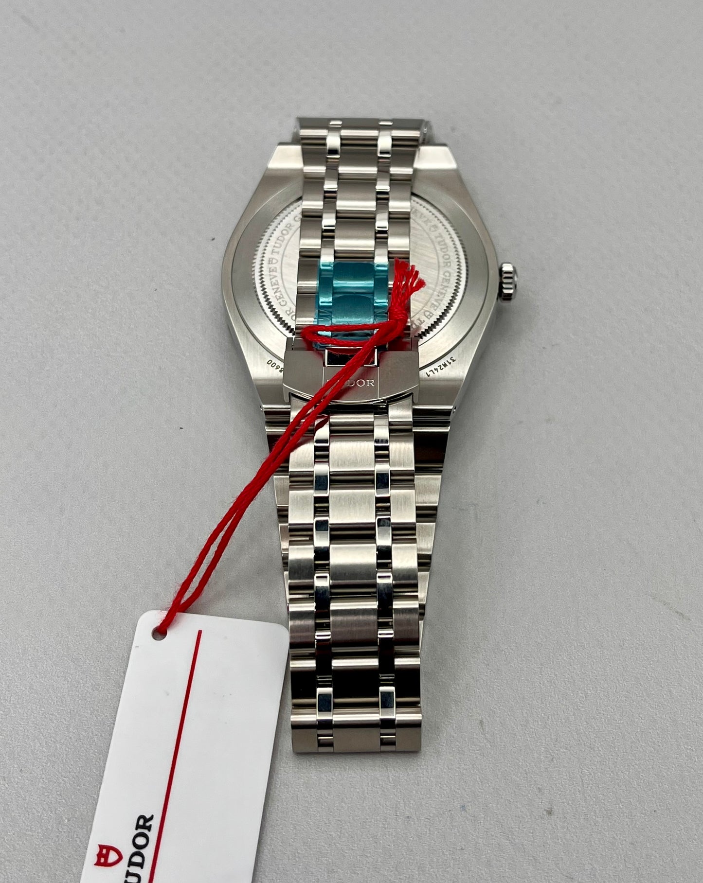 New/Unworn TUDOR Royal Salmon - 28600 - 41 mm - Full Set - Warranty to Mar 2030