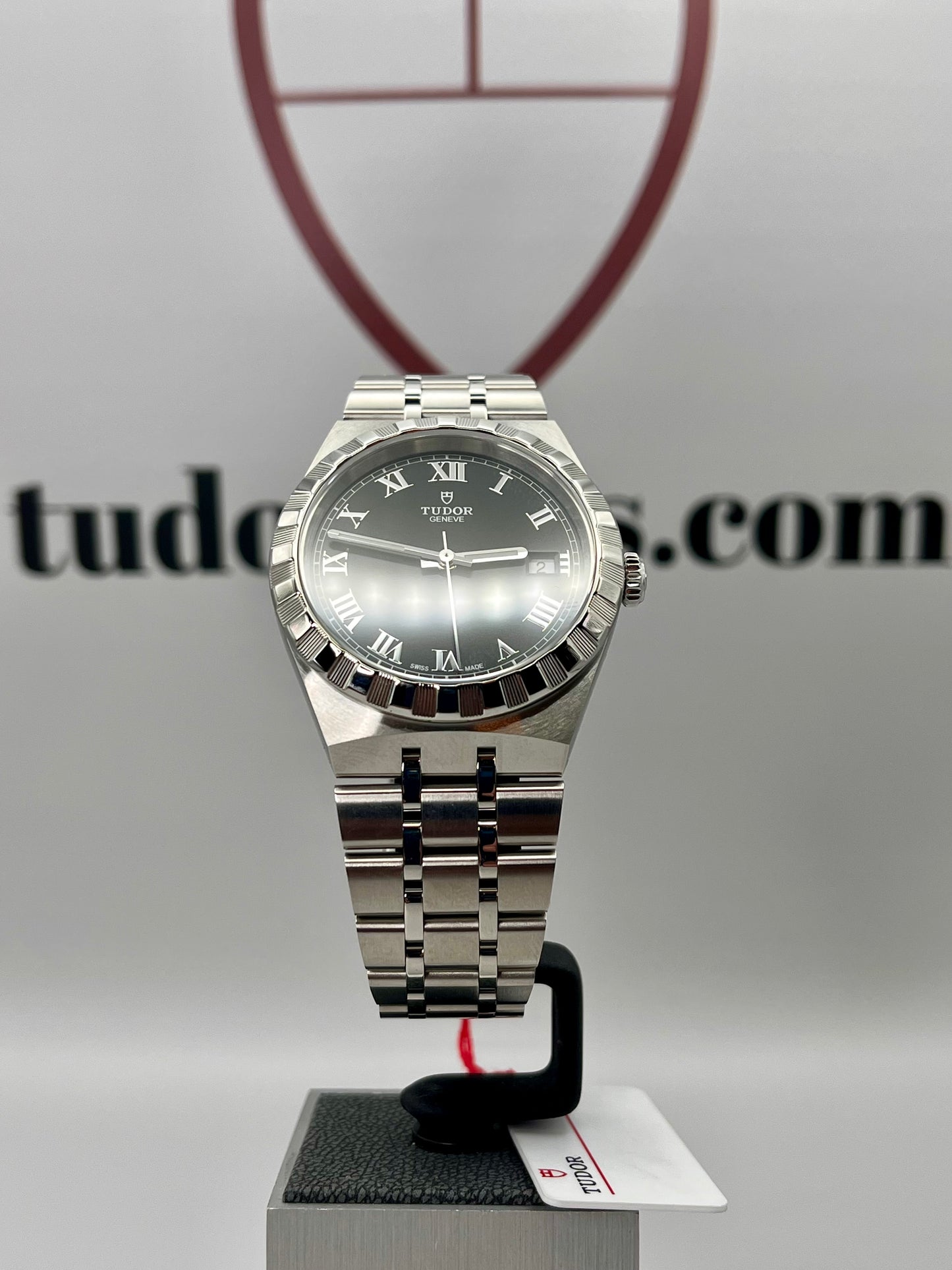 5 days old - 10% off RRP - 28500 - 38mm - Full Set - Warranty to Mar 2030