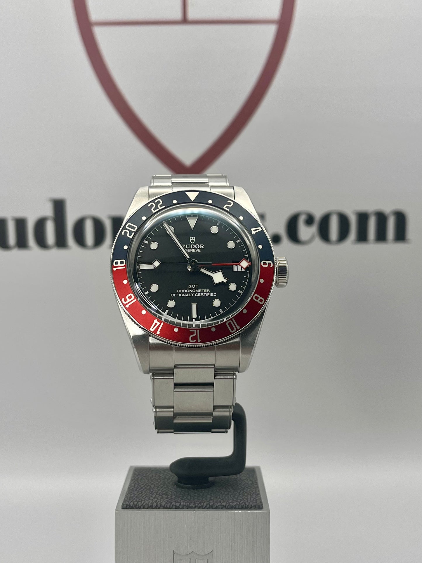 2025 **BRAND NEW** TUDOR Black Bay GMT 'Pepsi' - 79830RB - 2 x OEM Straps