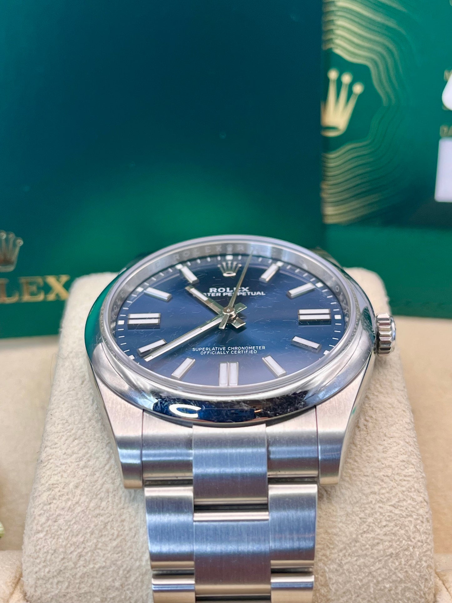 2025 ROLEX Oyster Perpetual 41mm - 124300 - Full Set - Warranty to March 2030