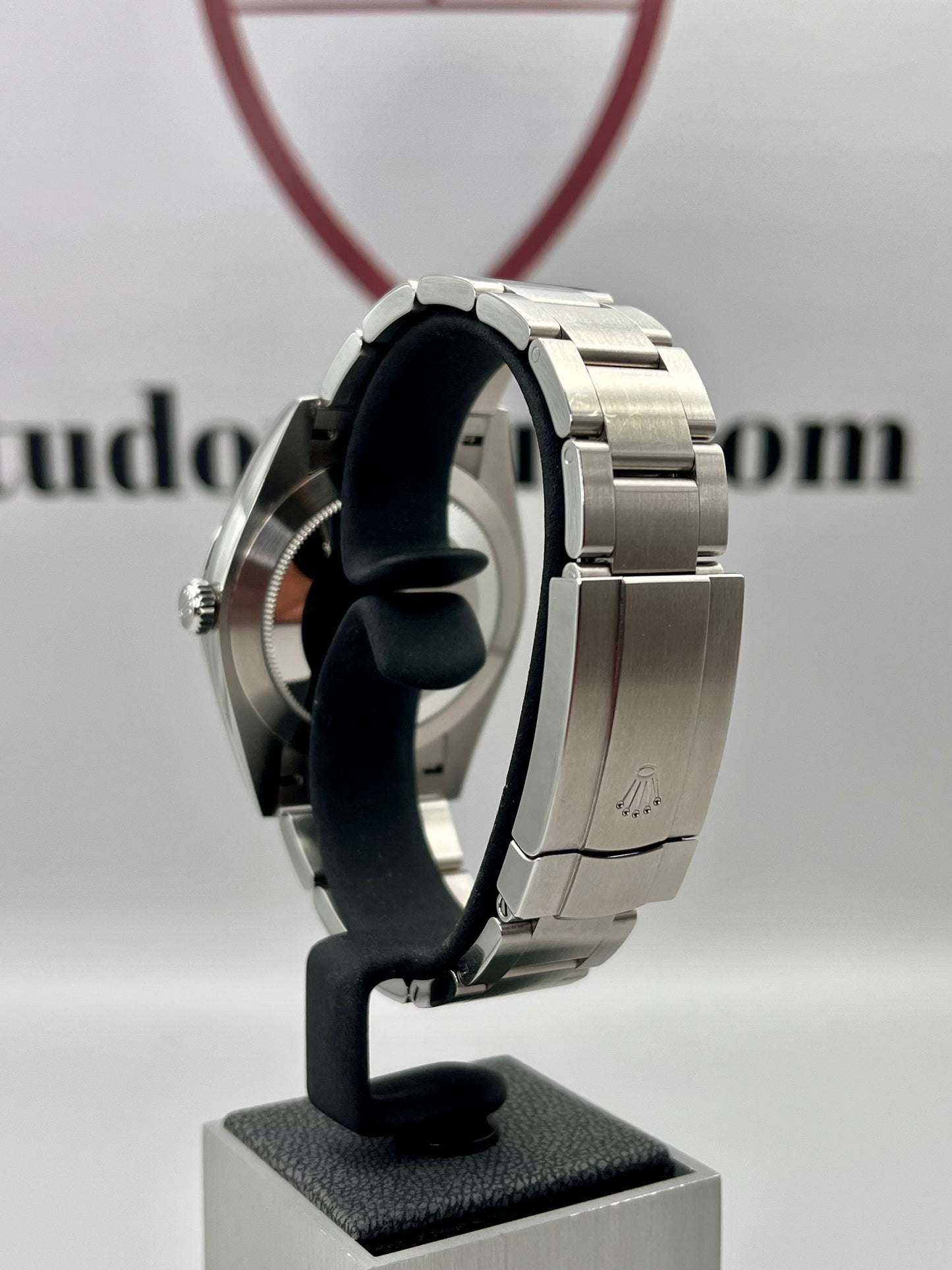2024 ROLEX Oyster Perpetual 41mm - 124300 - Full Set - Warranty to June 2029