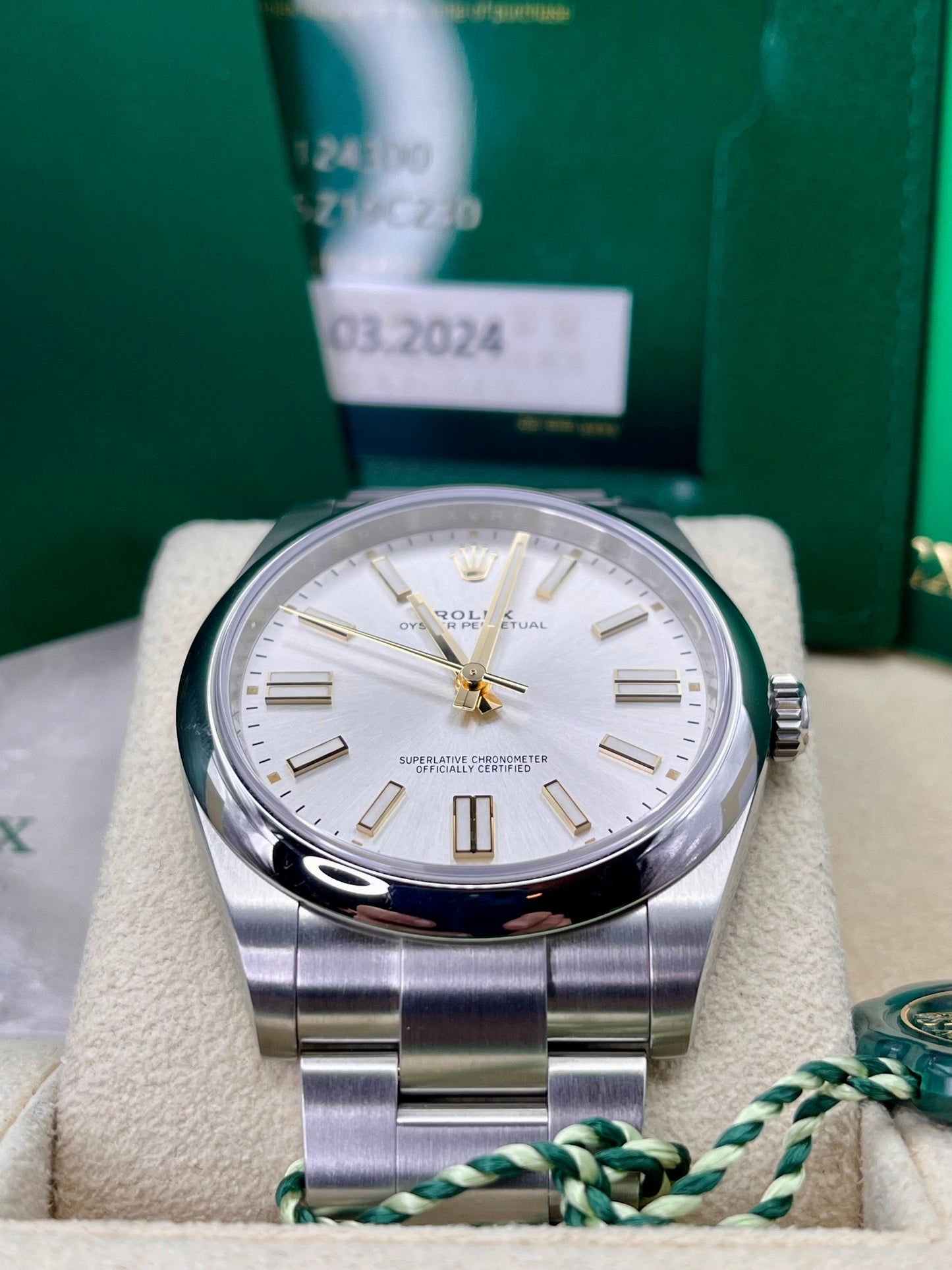 2024 ROLEX Oyster Perpetual 41mm - 124300 - Full Set - Warranty to March 2029