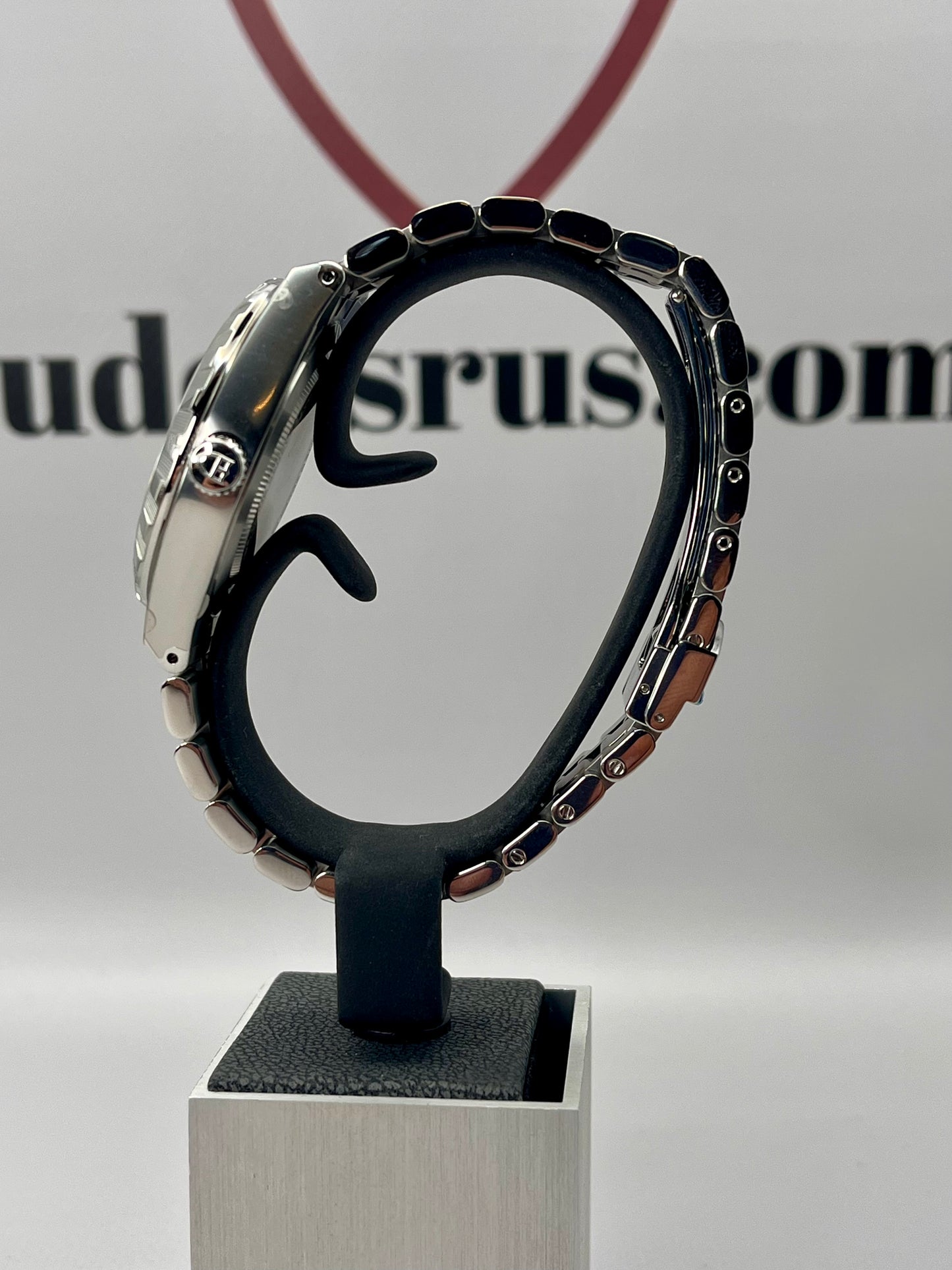 2025 *UNWORN* TUDOR Royal 28500 - 38mm - Salmon - Full Set