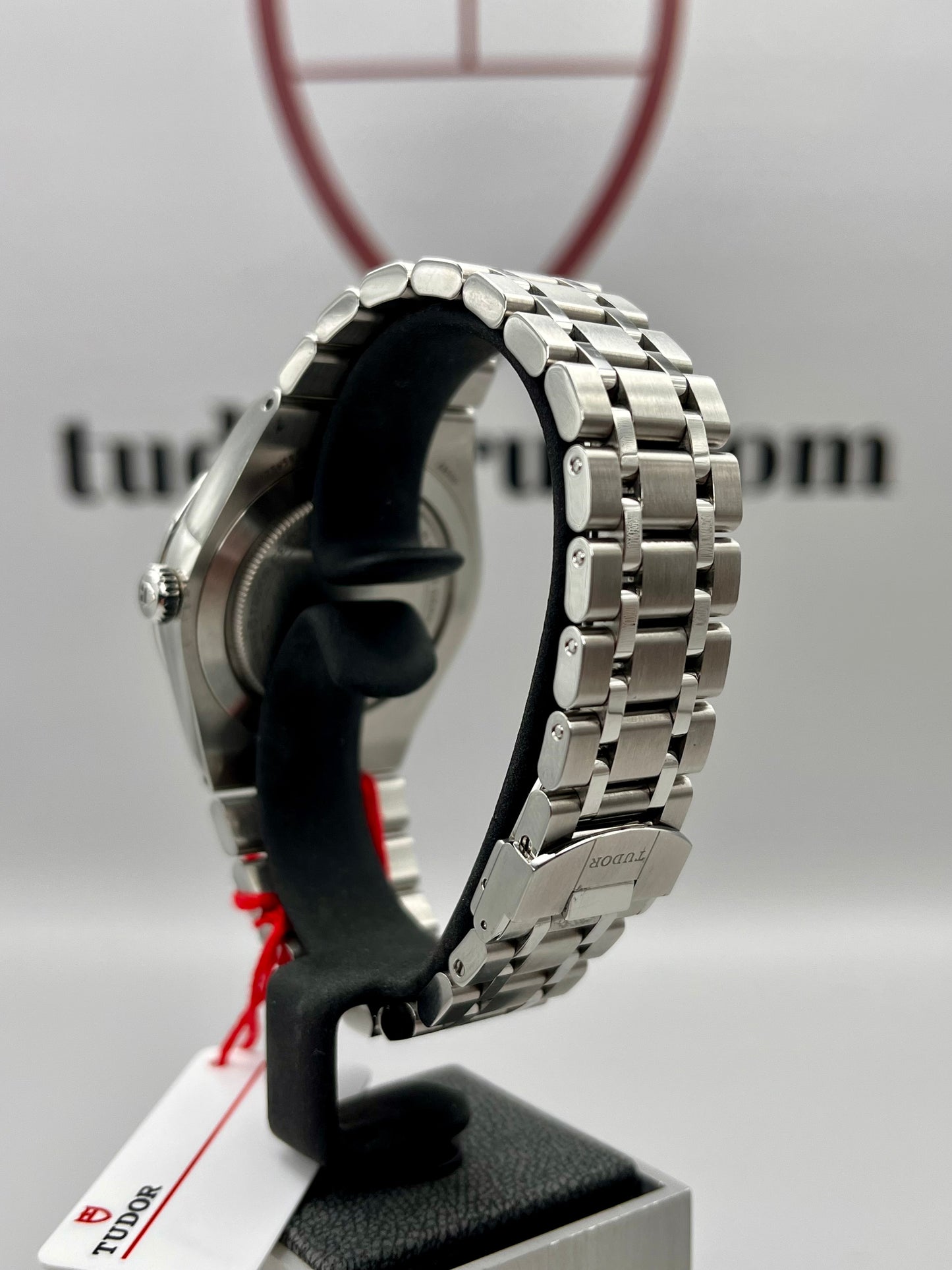 2023 TUDOR Royal Salmon Dial - Ref 28500 - 38mm - Tudor Warranty to Nov 2028
