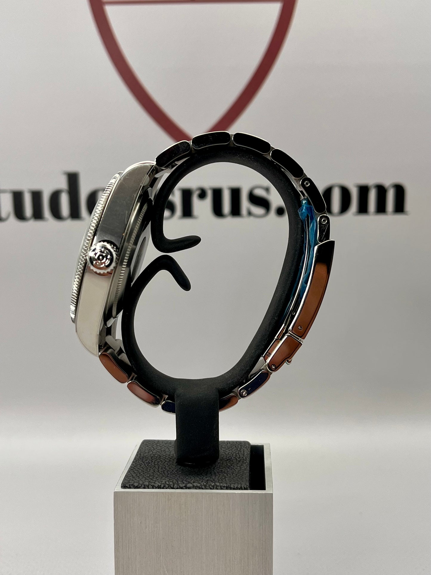 2025 **UNWORN** TUDOR Black Bay 68 - 43mm - M7943A1A0NU
