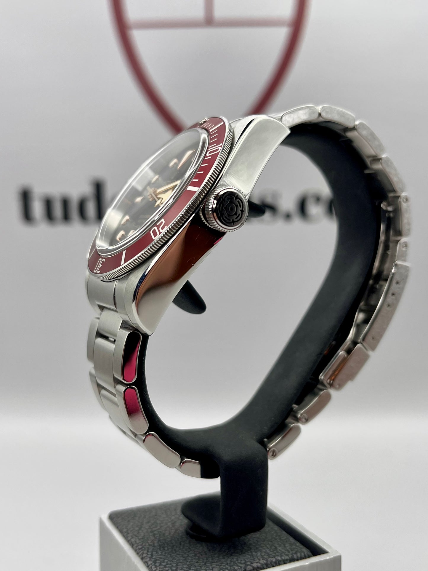 TUDOR Black Bay 79220R 'Smiley ' - 41mm - Full Set - Exceptional 'UNWORN'