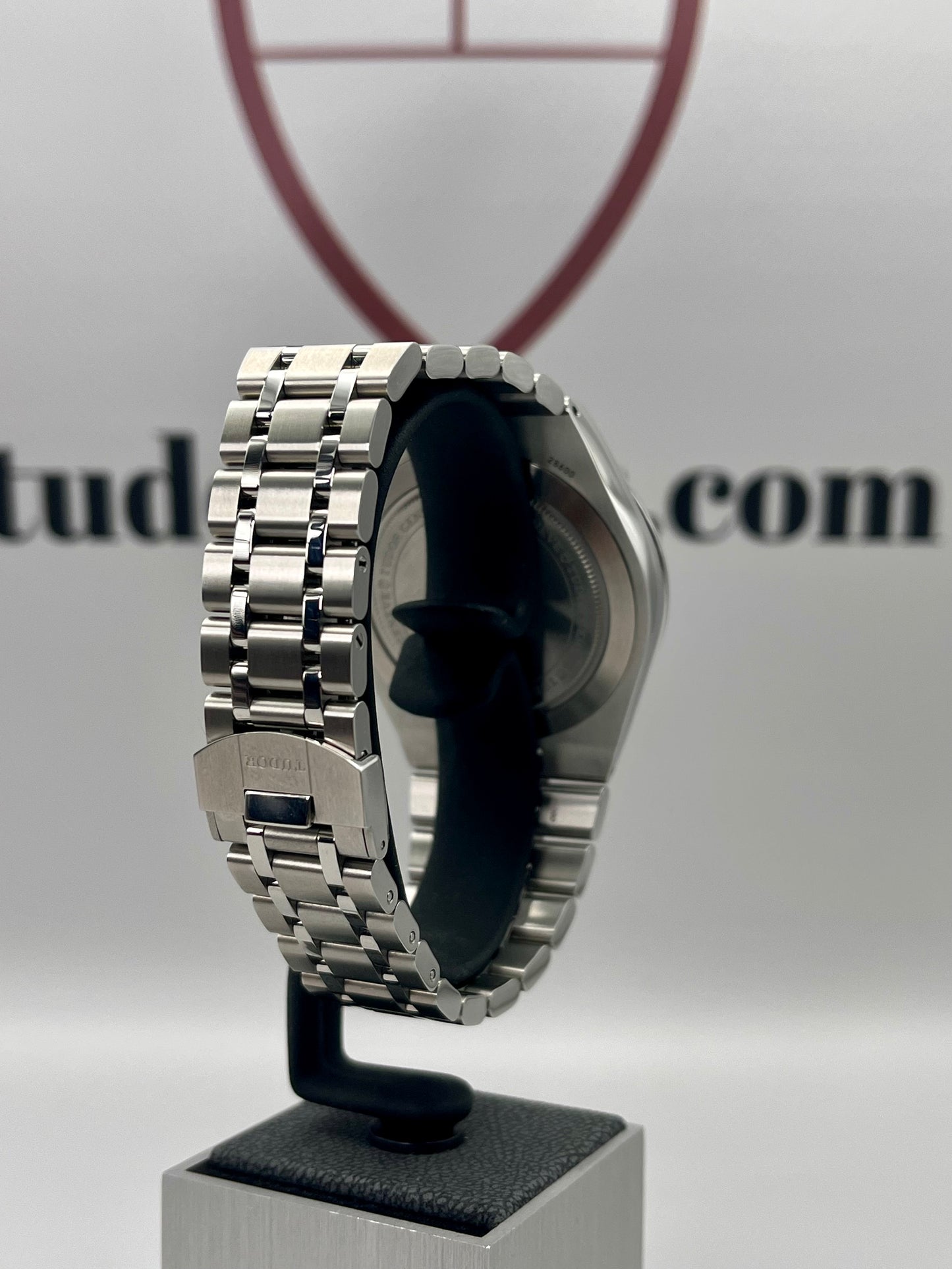 2024 TUDOR Royal Salmon 28600 - 41 mm - Full Set - Warranty to Sep 2029