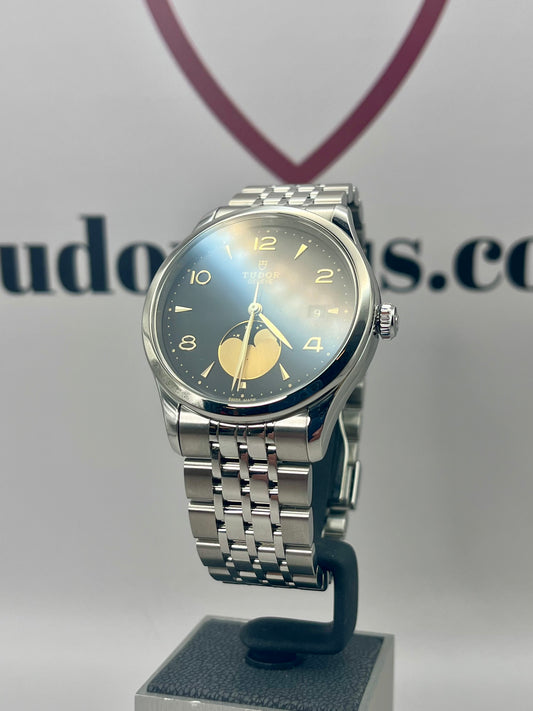 2025 *UNWORN* TUDOR 1926 Luna - 91560 - 39mm - Full Set