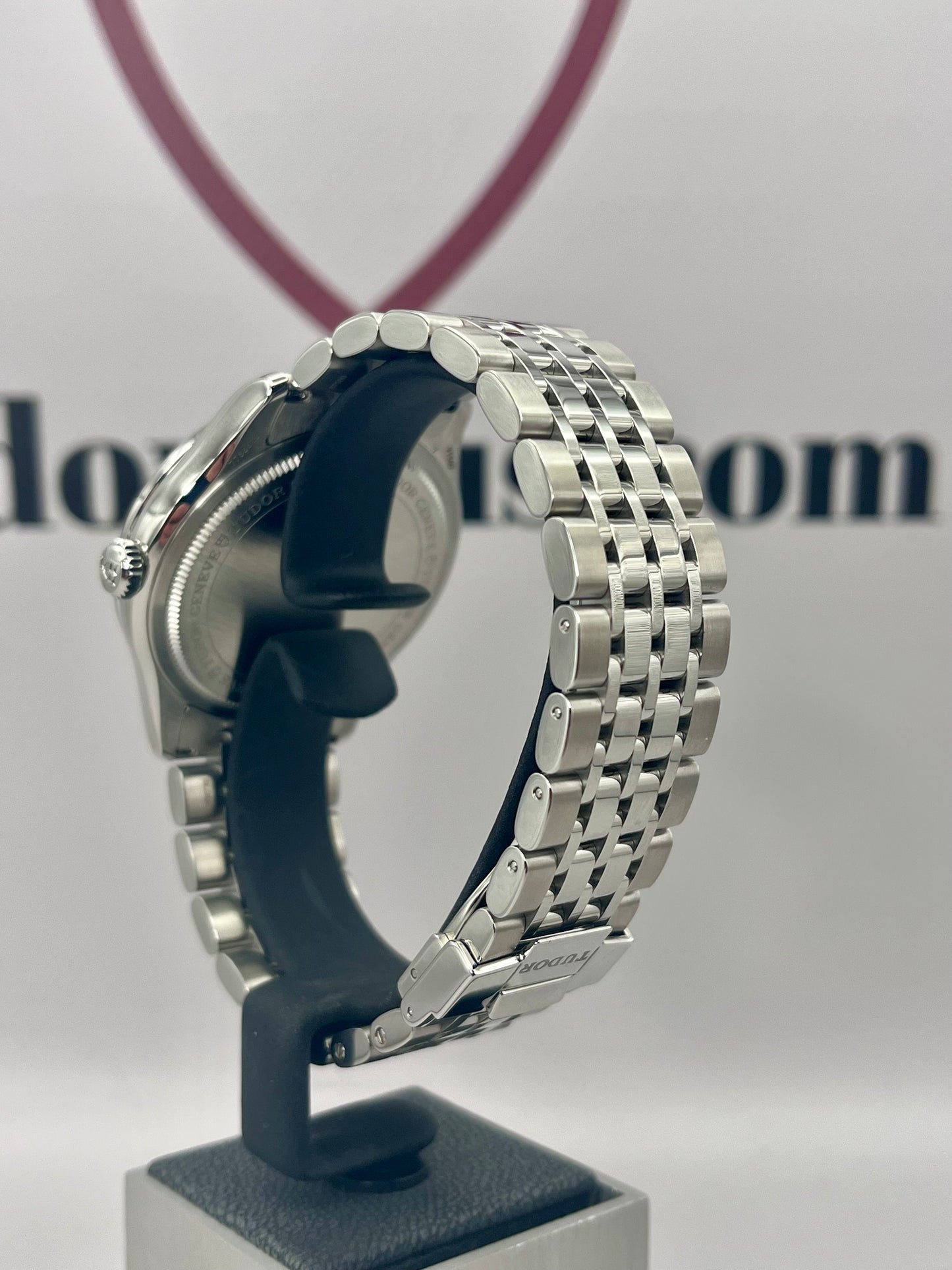 2025 *UNWORN* TUDOR 1926 Luna - 91560 - 39mm - Full Set