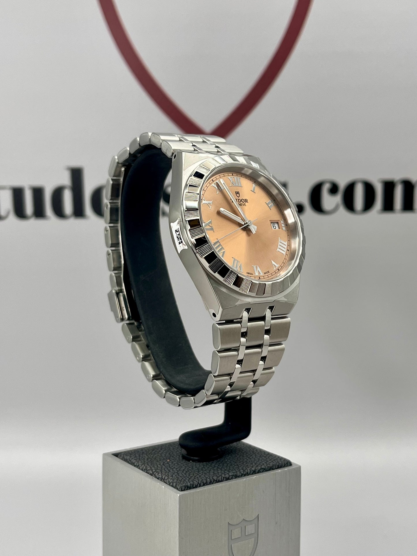 2025 *UNWORN* TUDOR Royal 28500 - 38mm - Salmon - Full Set