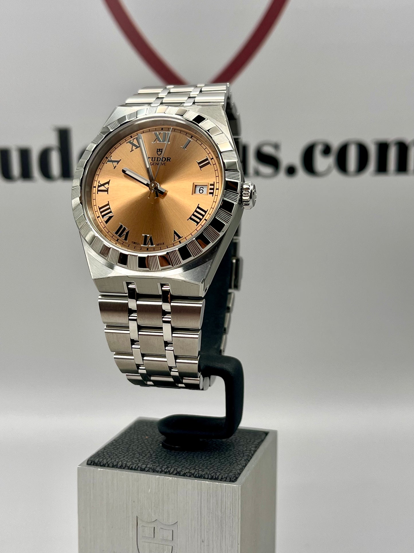 2025 *UNWORN* TUDOR Royal 28500 - 38mm - Salmon - Full Set