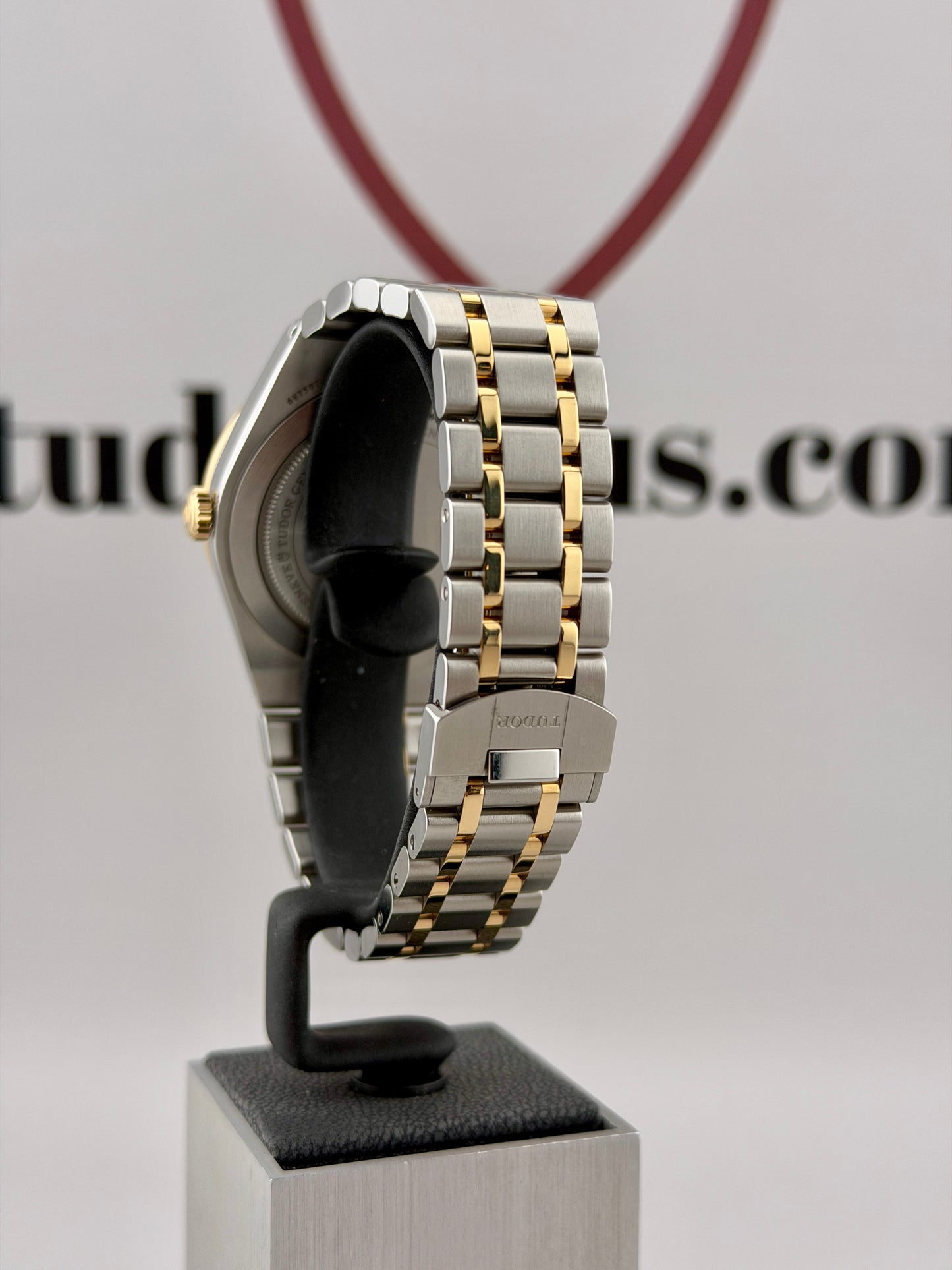UNWORN Dec 2025 TUDOR Royal Day/Date 28603 Steel & Gold 41mm
