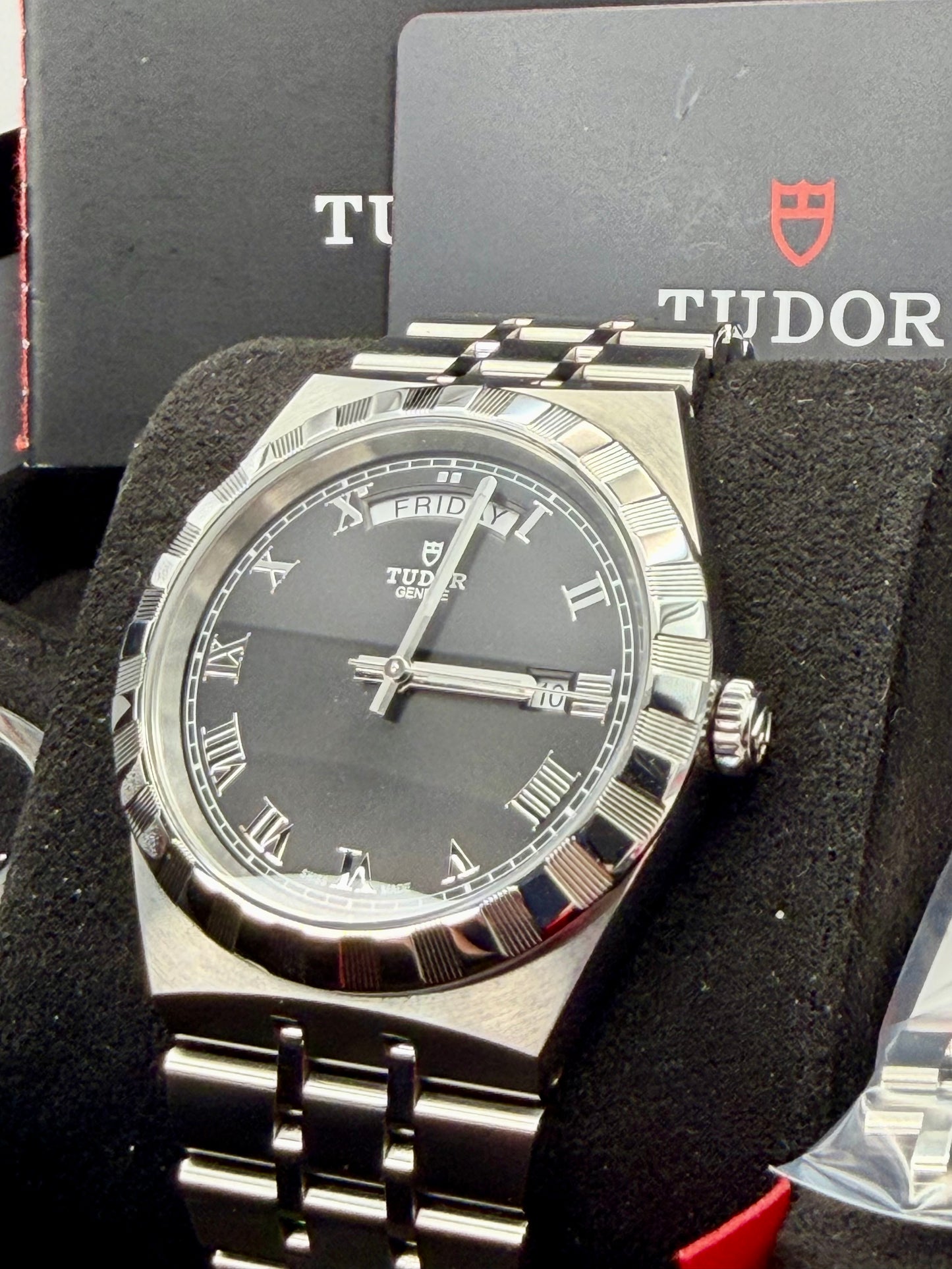 Nov 2025 UNWORN TUDOR Royal Day/Date Black Dial 28600 41mm