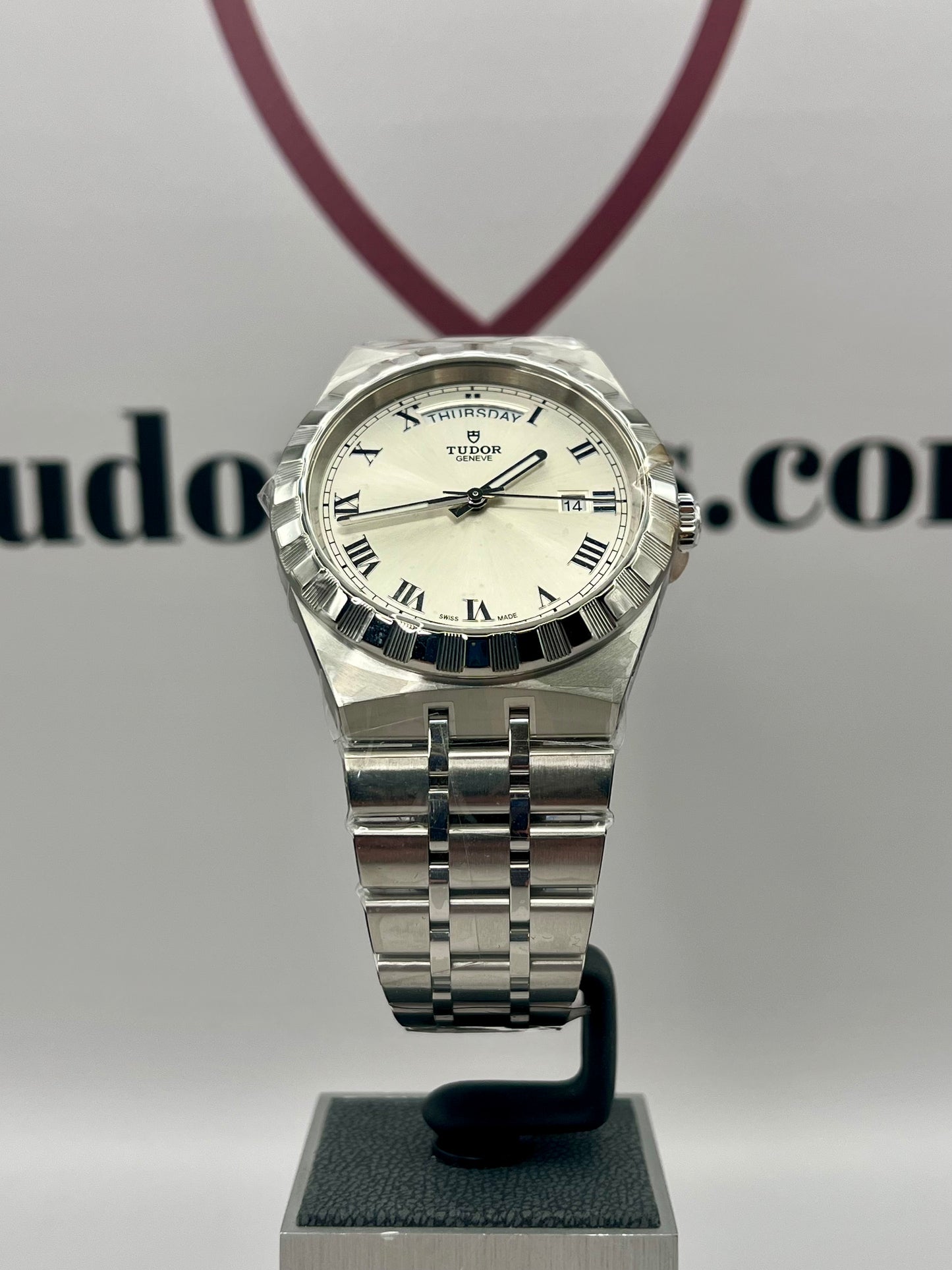 Dec 2025 *UNWORN* TUDOR Royal Day/Date Silver Dial - M28600 - 41mm - Full Set