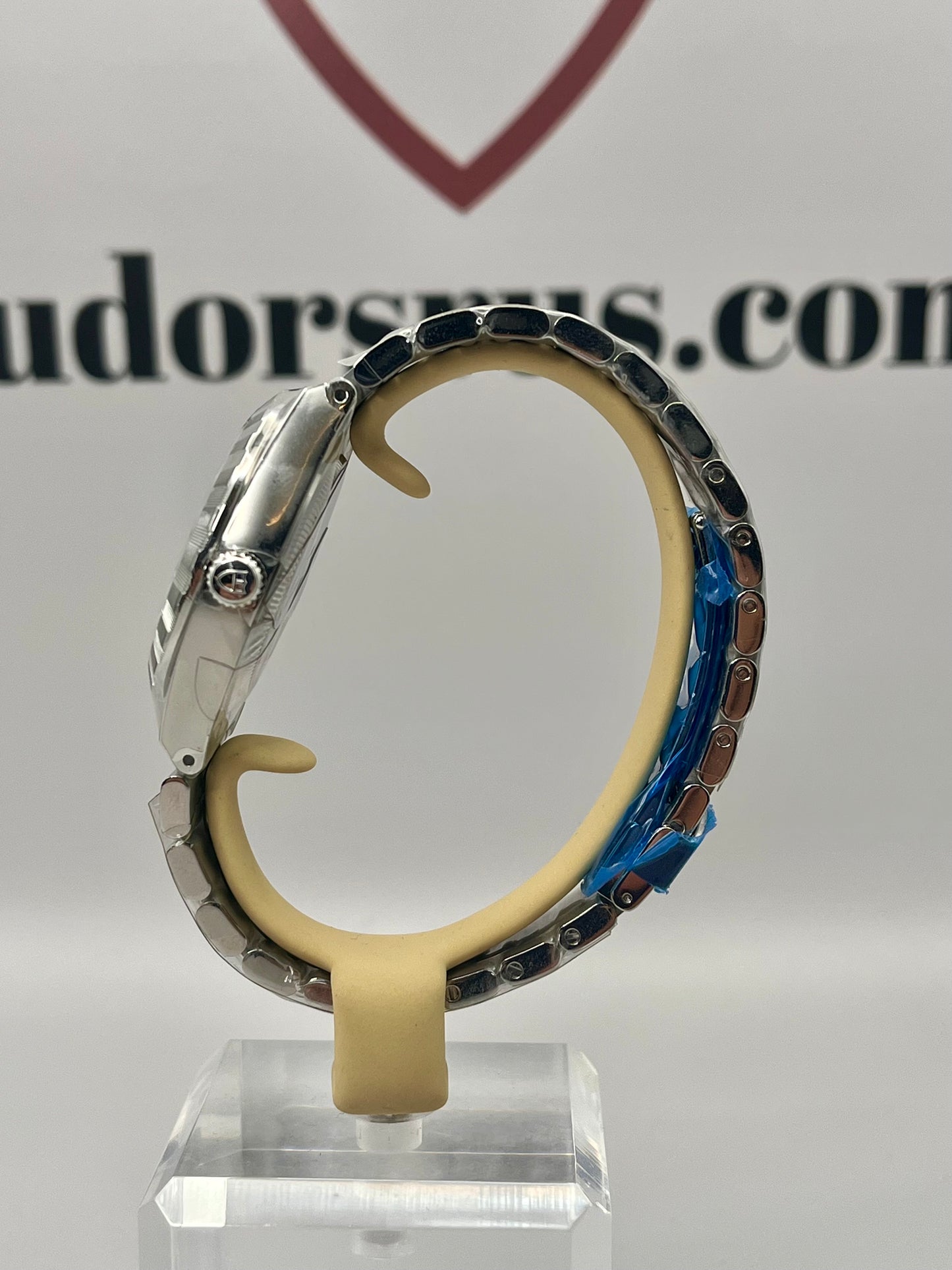 2025 *NEW & UNWORN* TUDOR Royal - 28400 - 34mm - Full Set