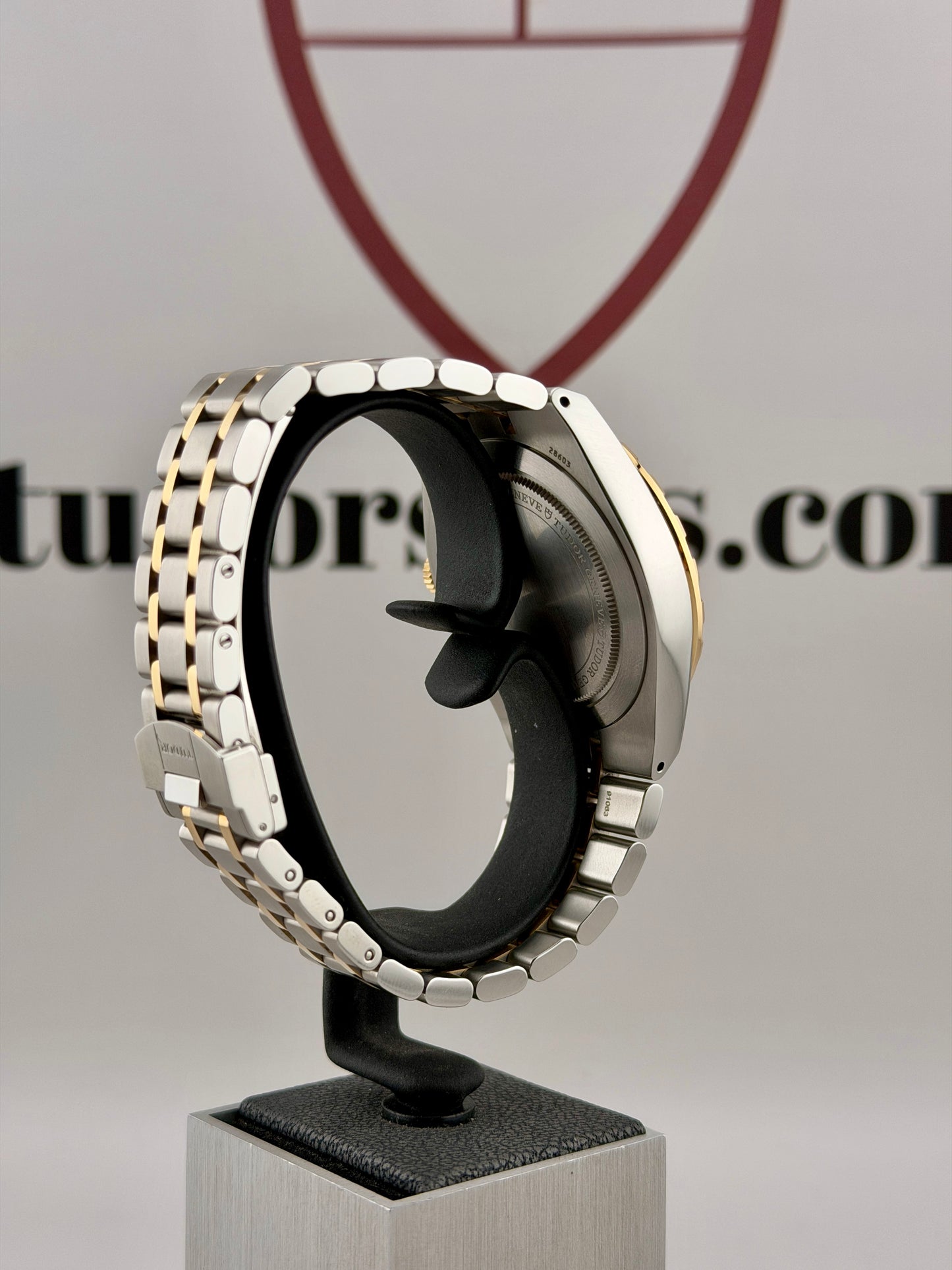 UNWORN Dec 2025 TUDOR Royal Day/Date 28603 Steel & Gold 41mm