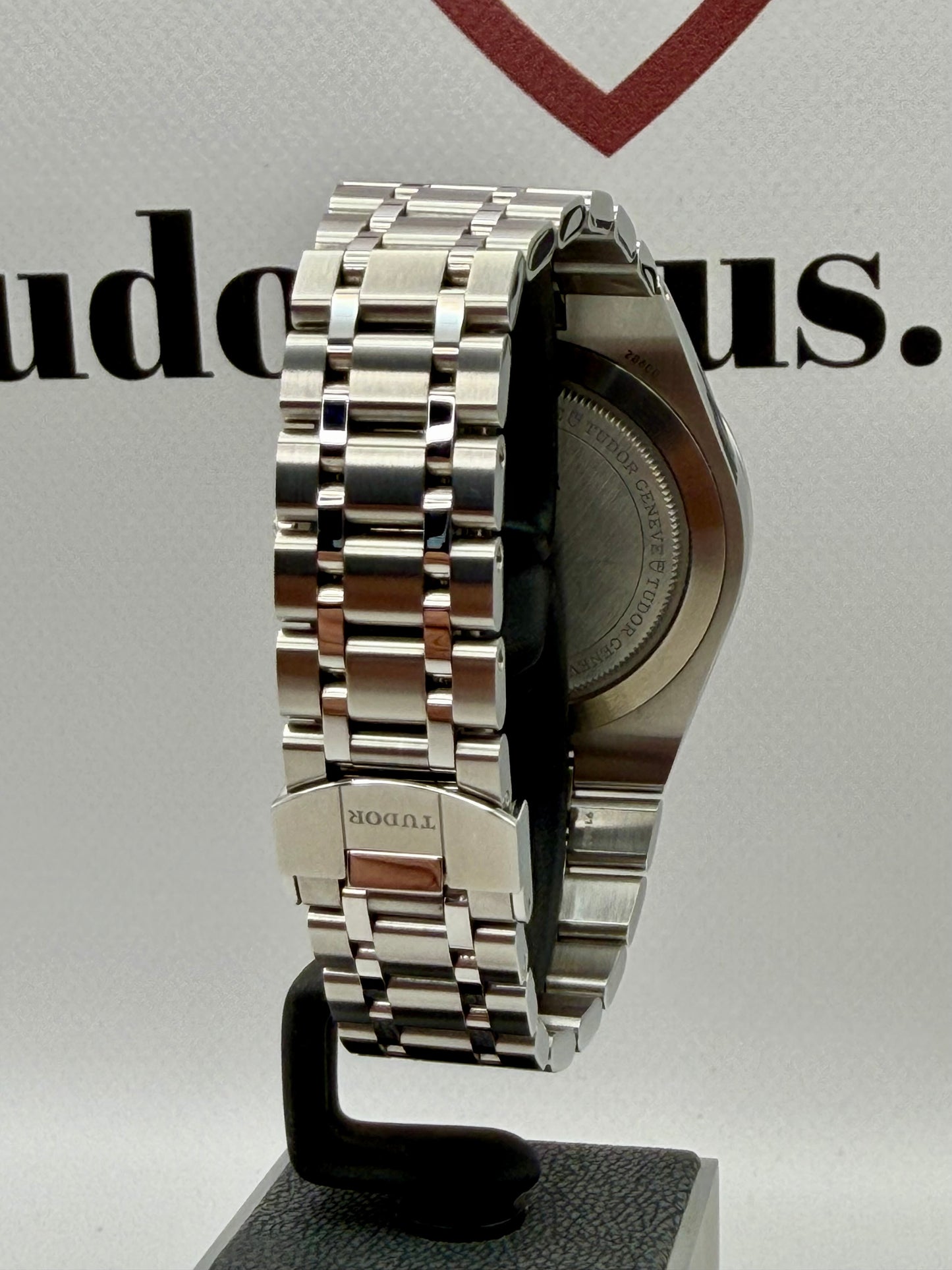 Nov 2025 UNWORN TUDOR Royal Day/Date Black Dial 28600 41mm