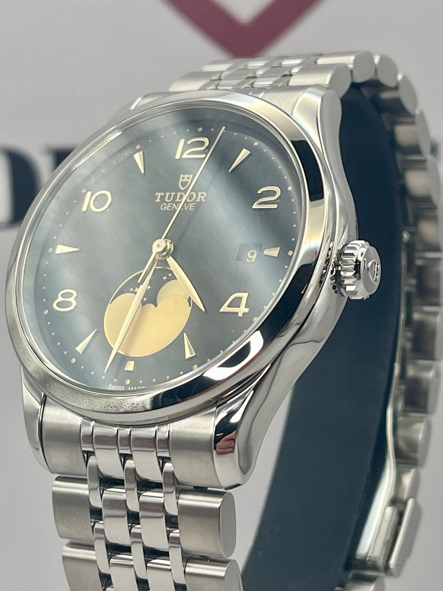 2025 *UNWORN* TUDOR 1926 Luna - 91560 - 39mm - Full Set