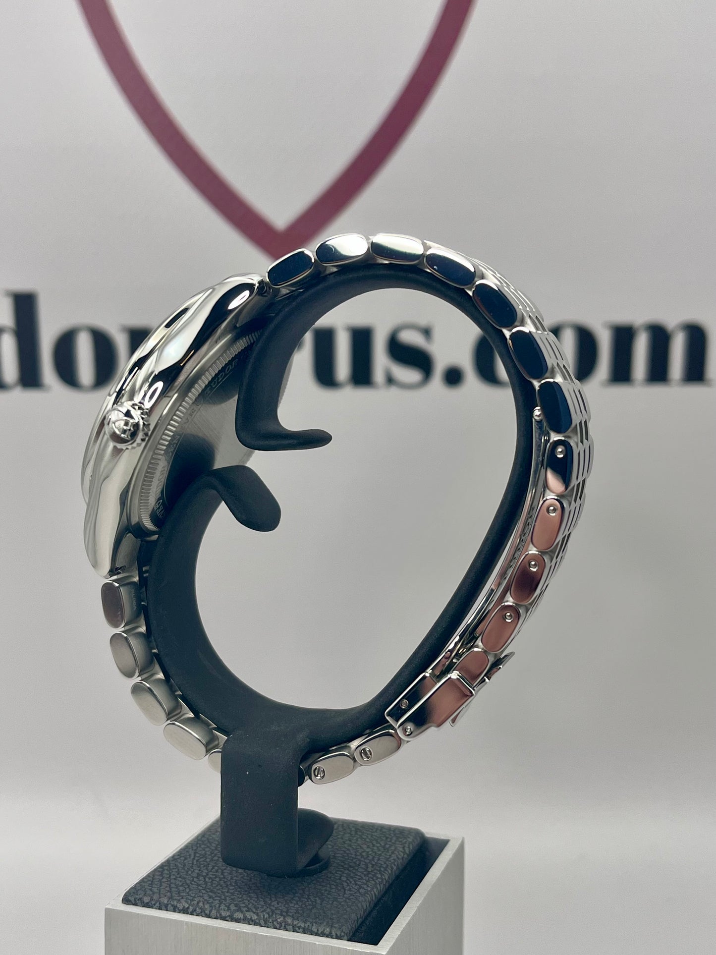 2025 *UNWORN* TUDOR 1926 Luna - 91560 - 39mm - Full Set