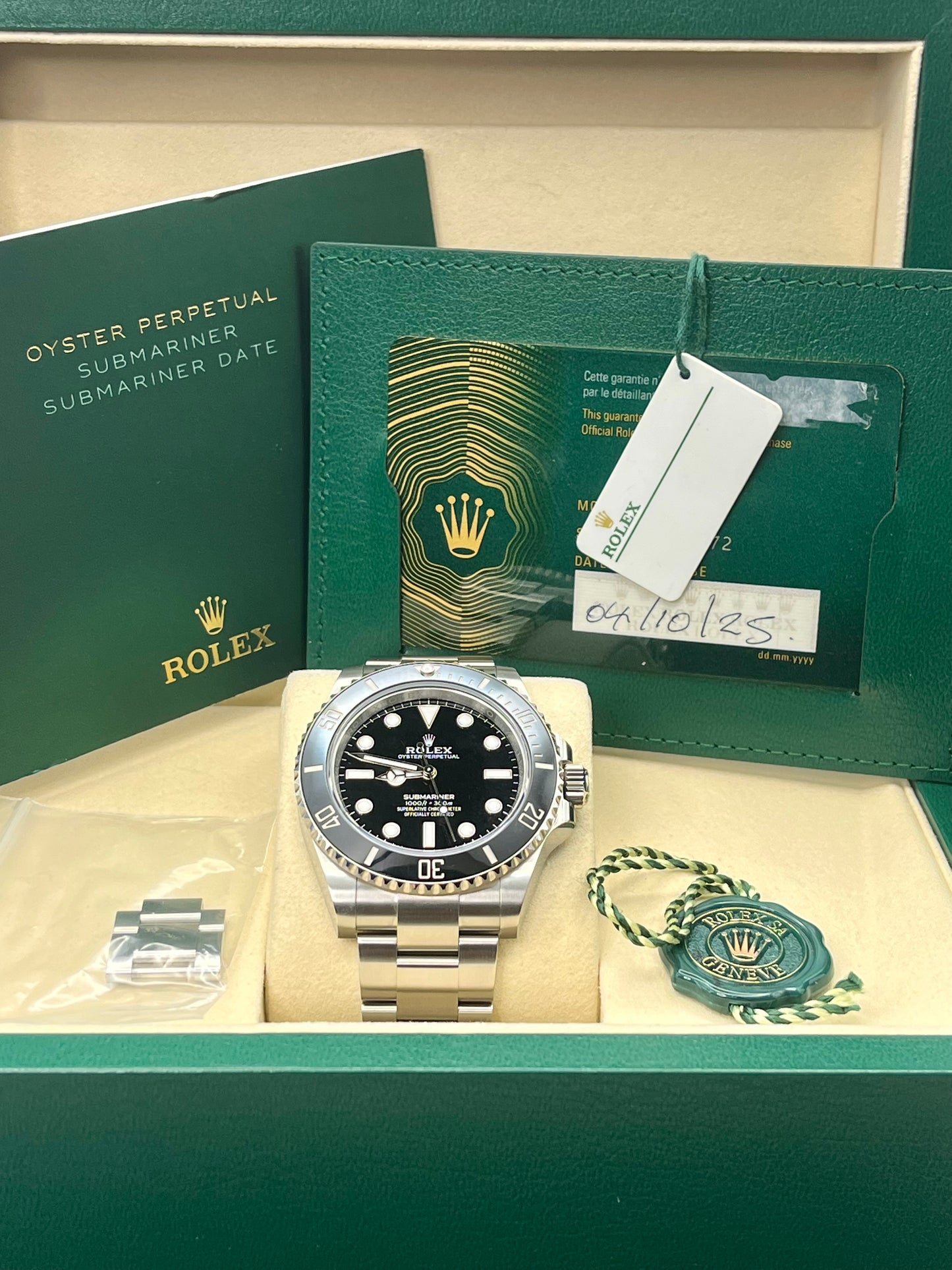 2025 **BRAND NEW** ROLEX Submariner - 124060 - 40 mm - Full Set