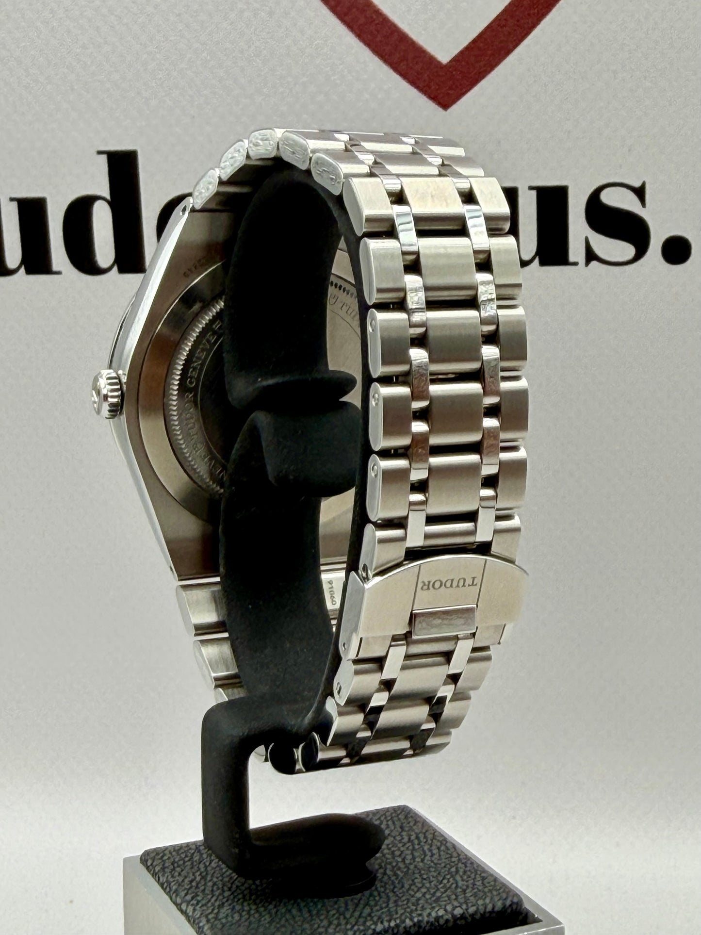 Nov 2025 UNWORN TUDOR Royal Day/Date Black Dial 28600 41mm