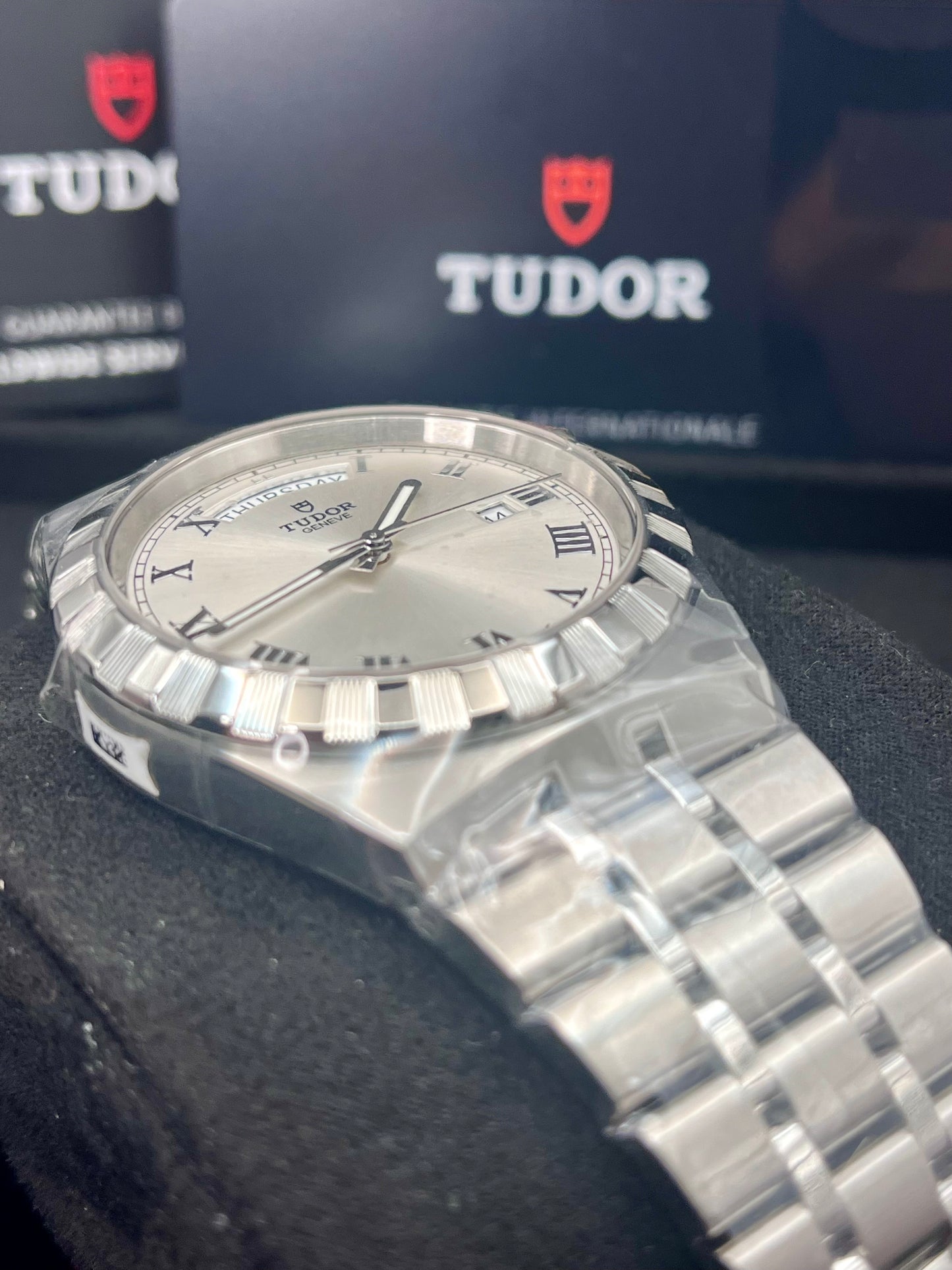 Dec 2025 *UNWORN* TUDOR Royal Day/Date Silver Dial - M28600 - 41mm - Full Set