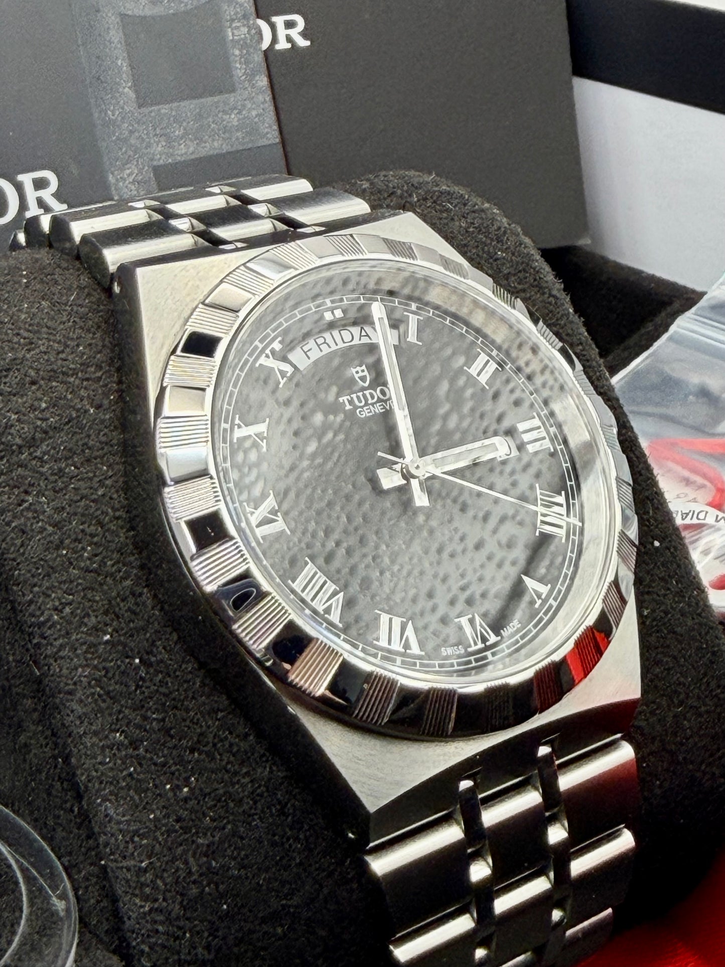 Nov 2025 UNWORN TUDOR Royal Day/Date Black Dial 28600 41mm