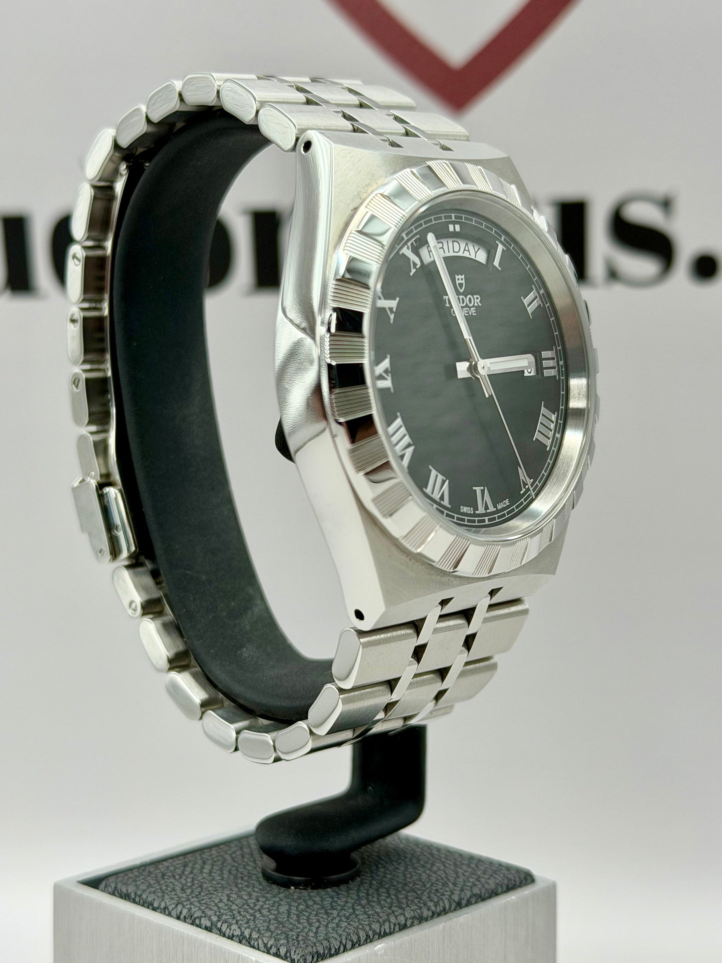 Nov 2025 UNWORN TUDOR Royal Day/Date Black Dial 28600 41mm