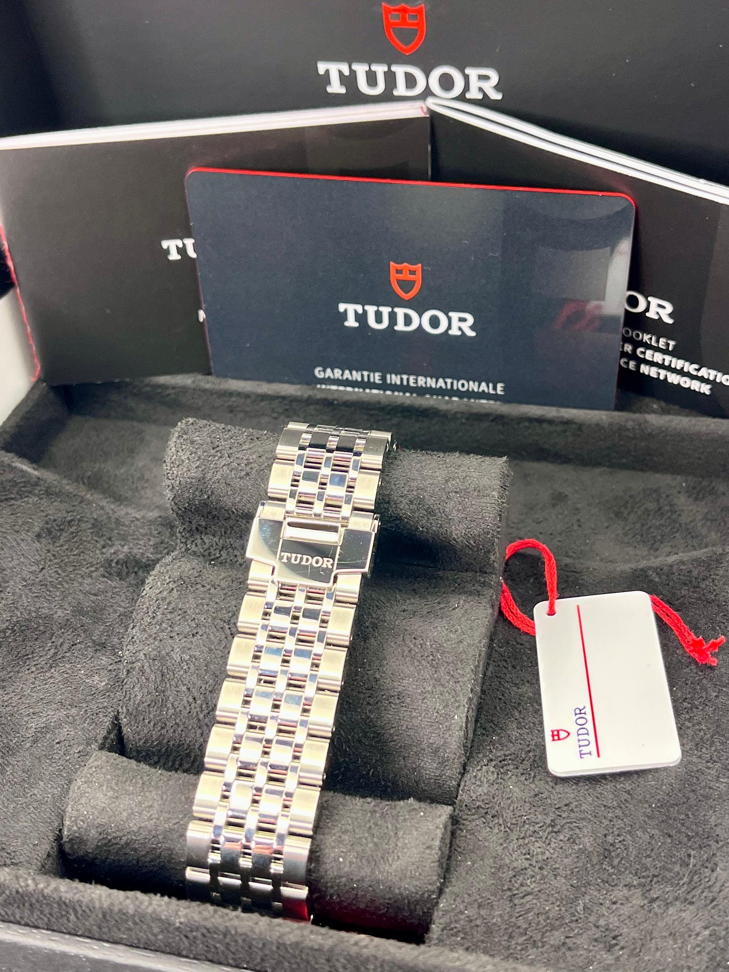 2025 *UNWORN* TUDOR 1926 Luna - 91560 - 39mm - Full Set
