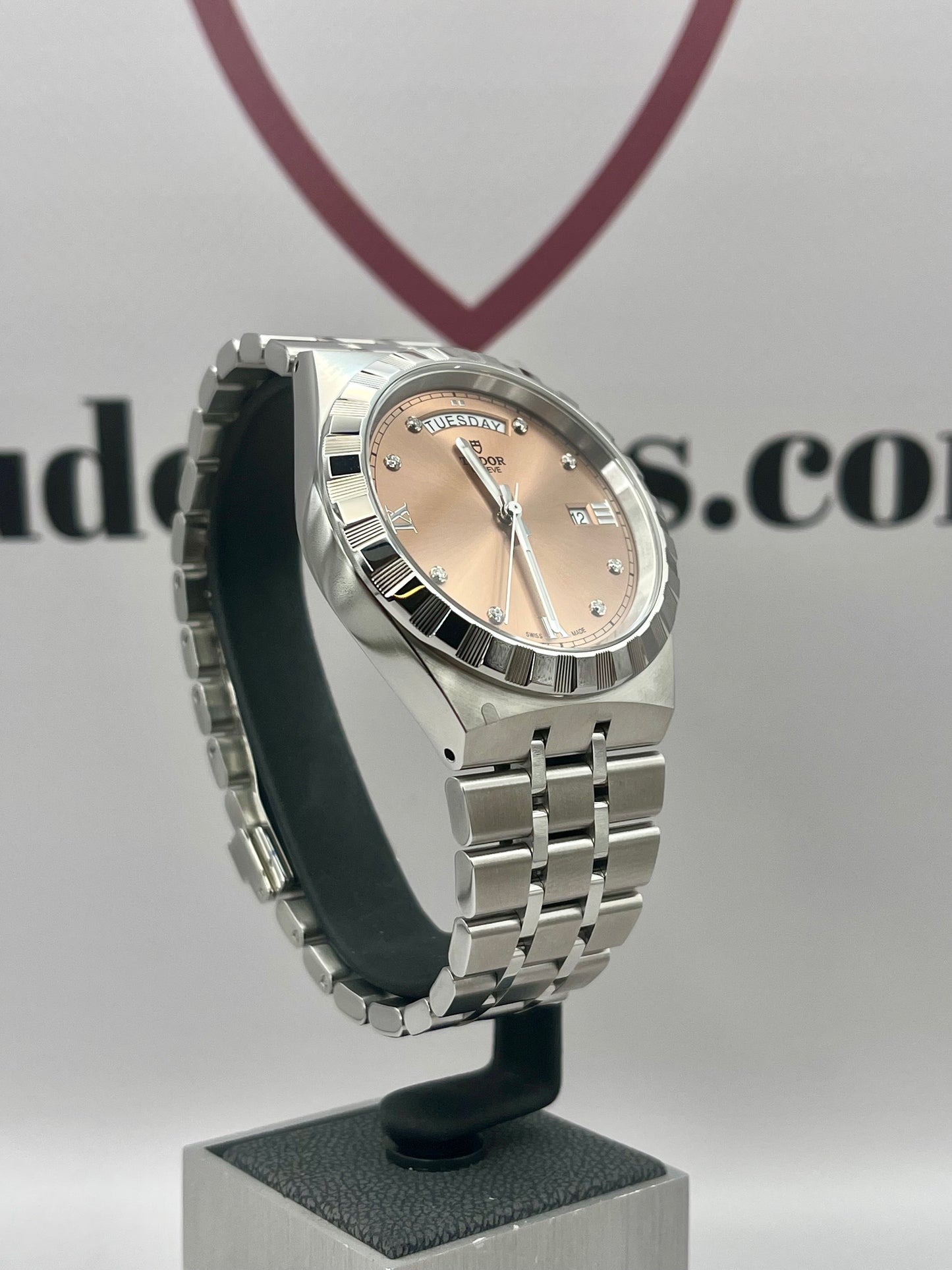 2026 UNWORN TUDOR Royal Day/Date Salmon & Diamond Dial 28600 41mm