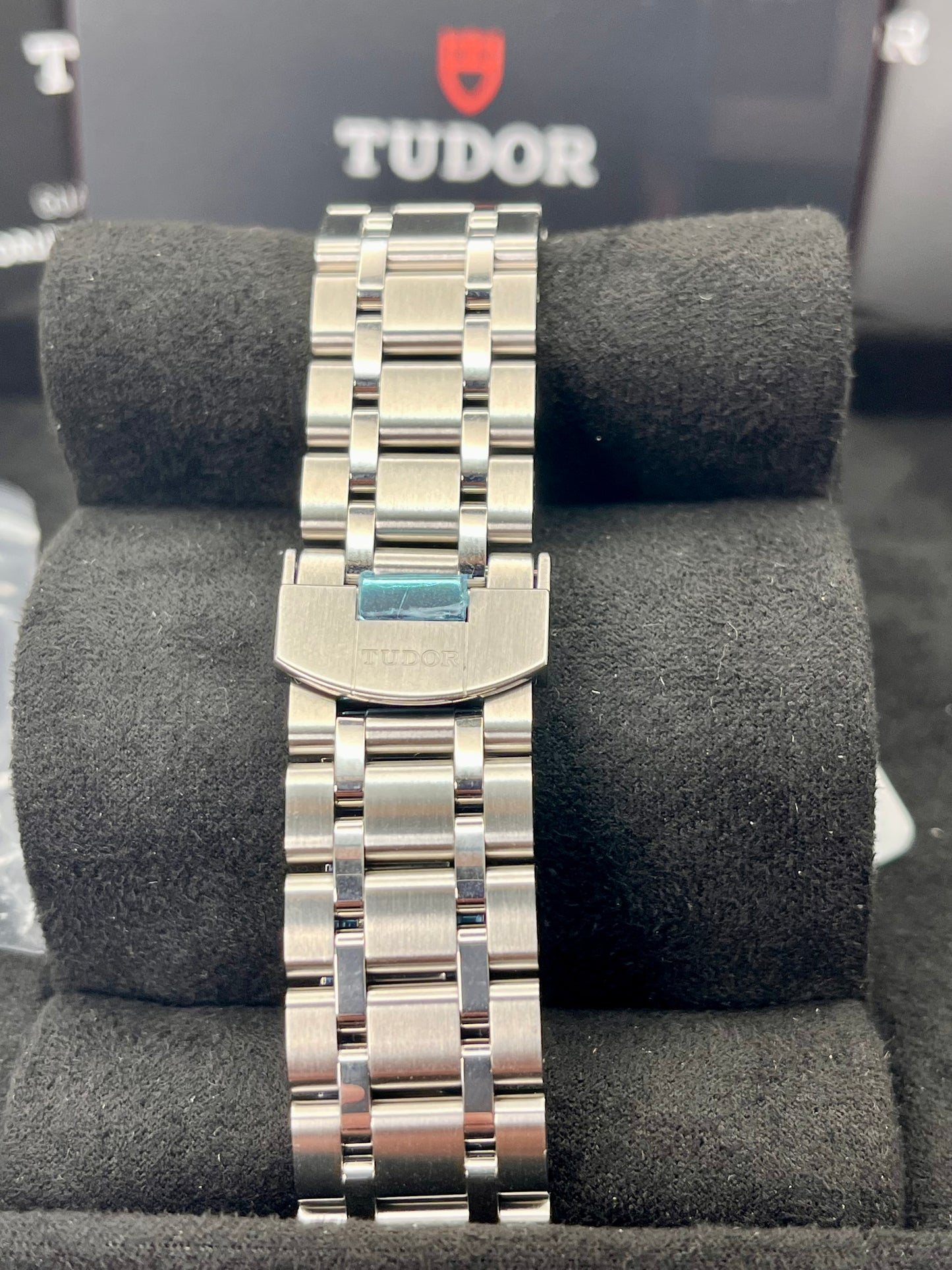 2025 *UNWORN* TUDOR Royal 28500 - 38mm - Salmon - Full Set