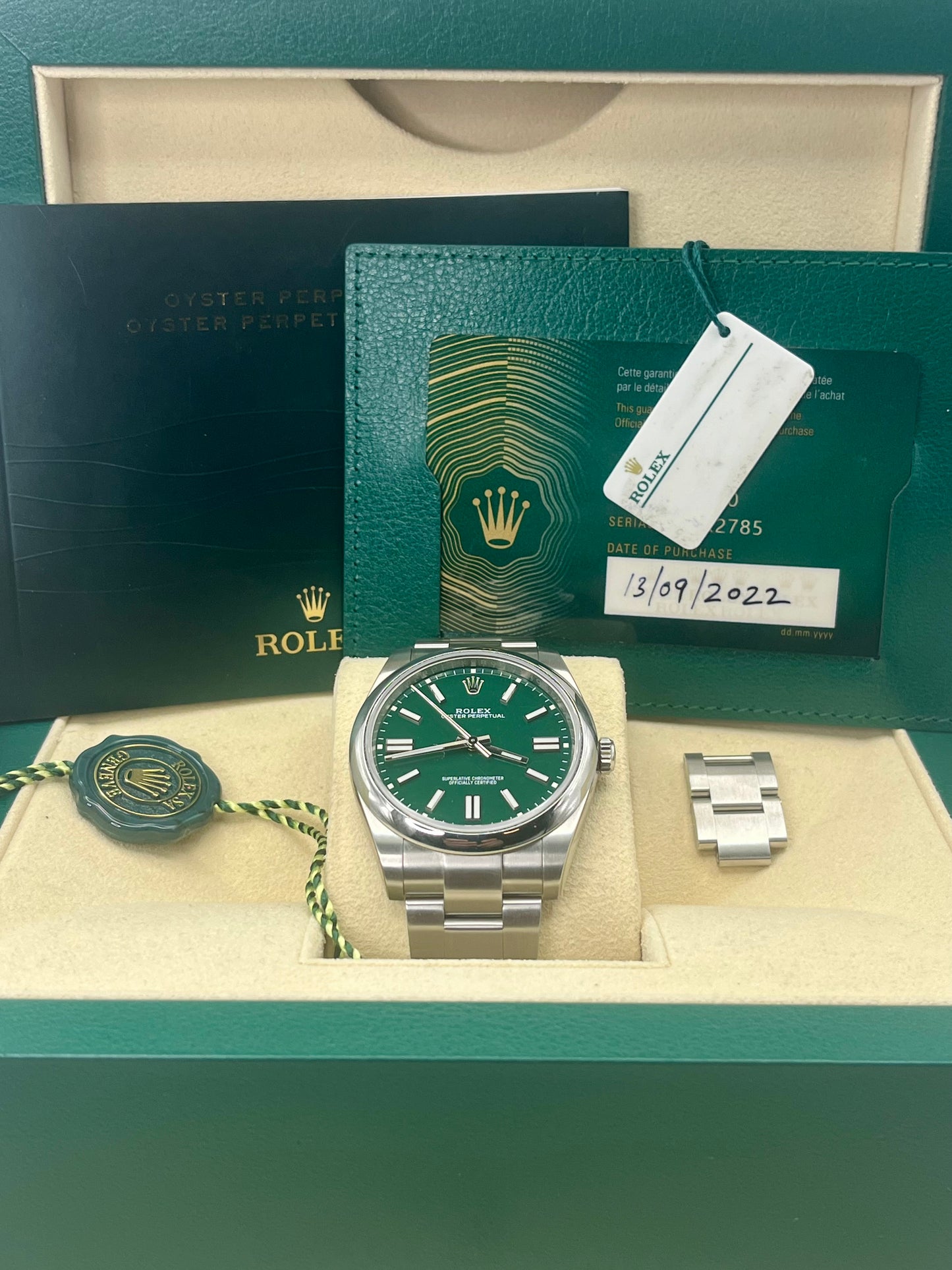 *Stickered* ROLEX Oyster Perpetual 41mm - 124300 - Full Set - Warranty