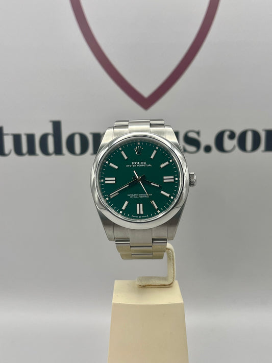 *Stickered* ROLEX Oyster Perpetual 41mm - 124300 - Full Set - Warranty